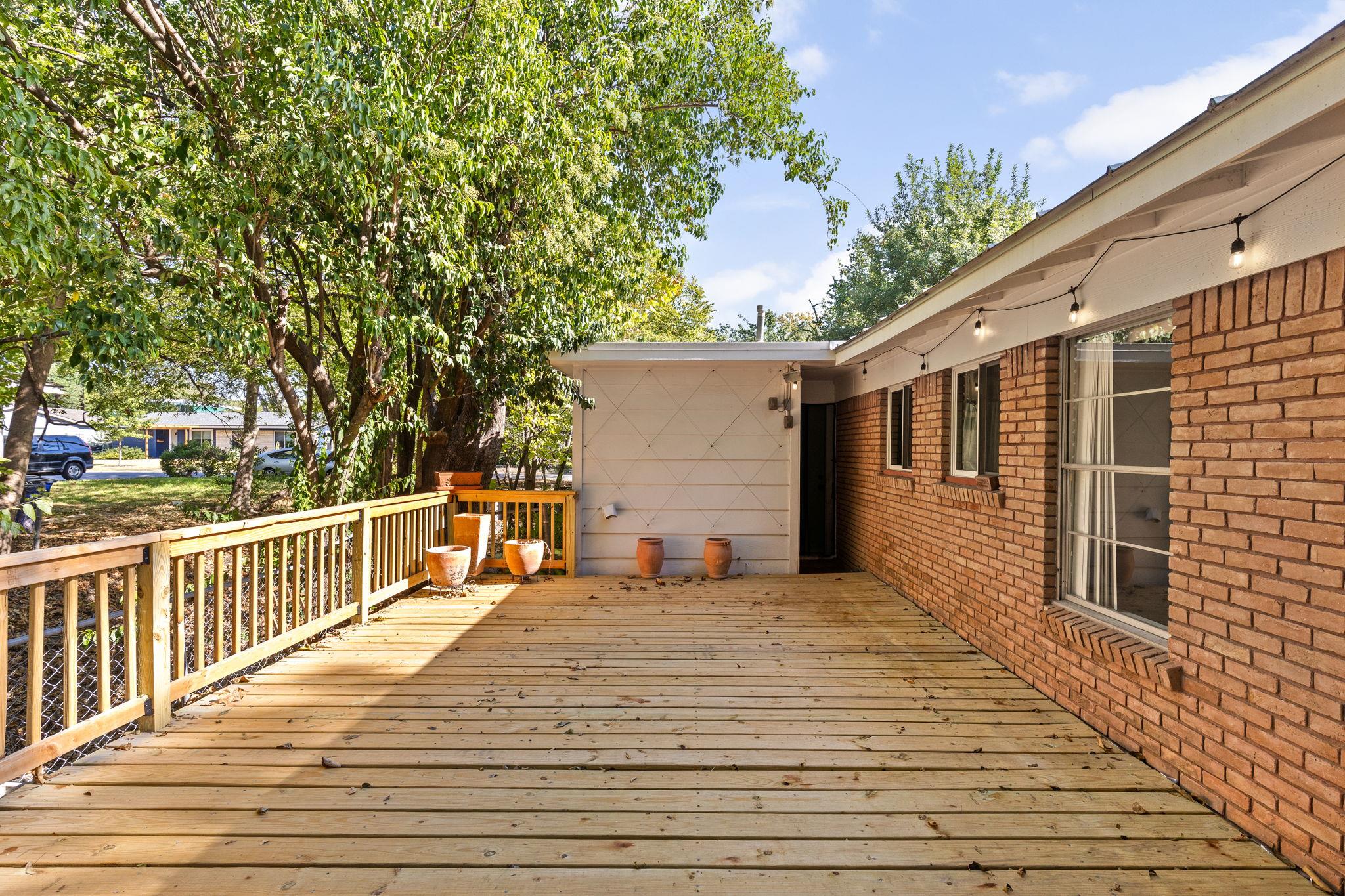 1105 Alegria Rd, Austin, TX 78757