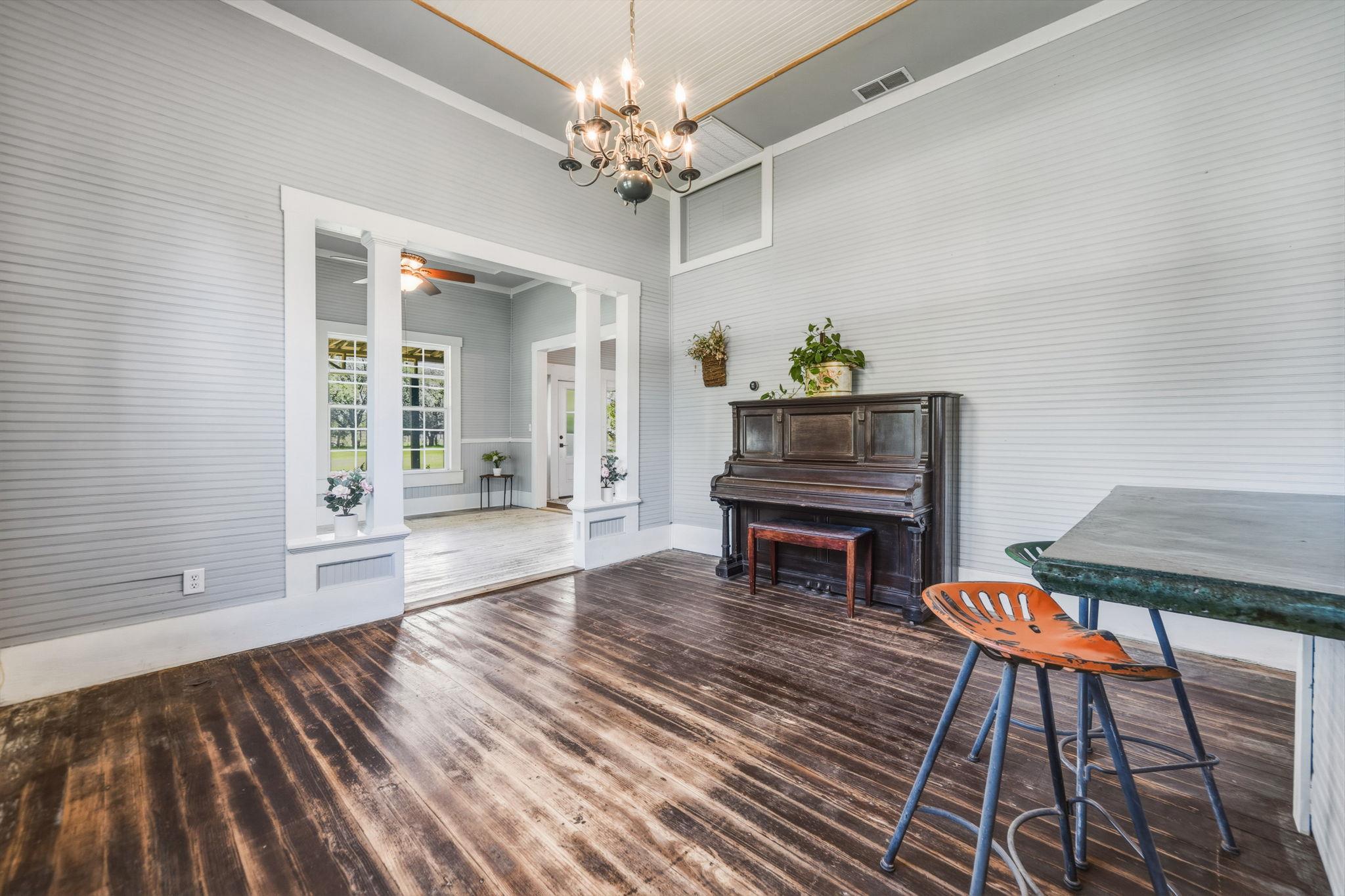 604 Avenue B, Lexington, TX 78947