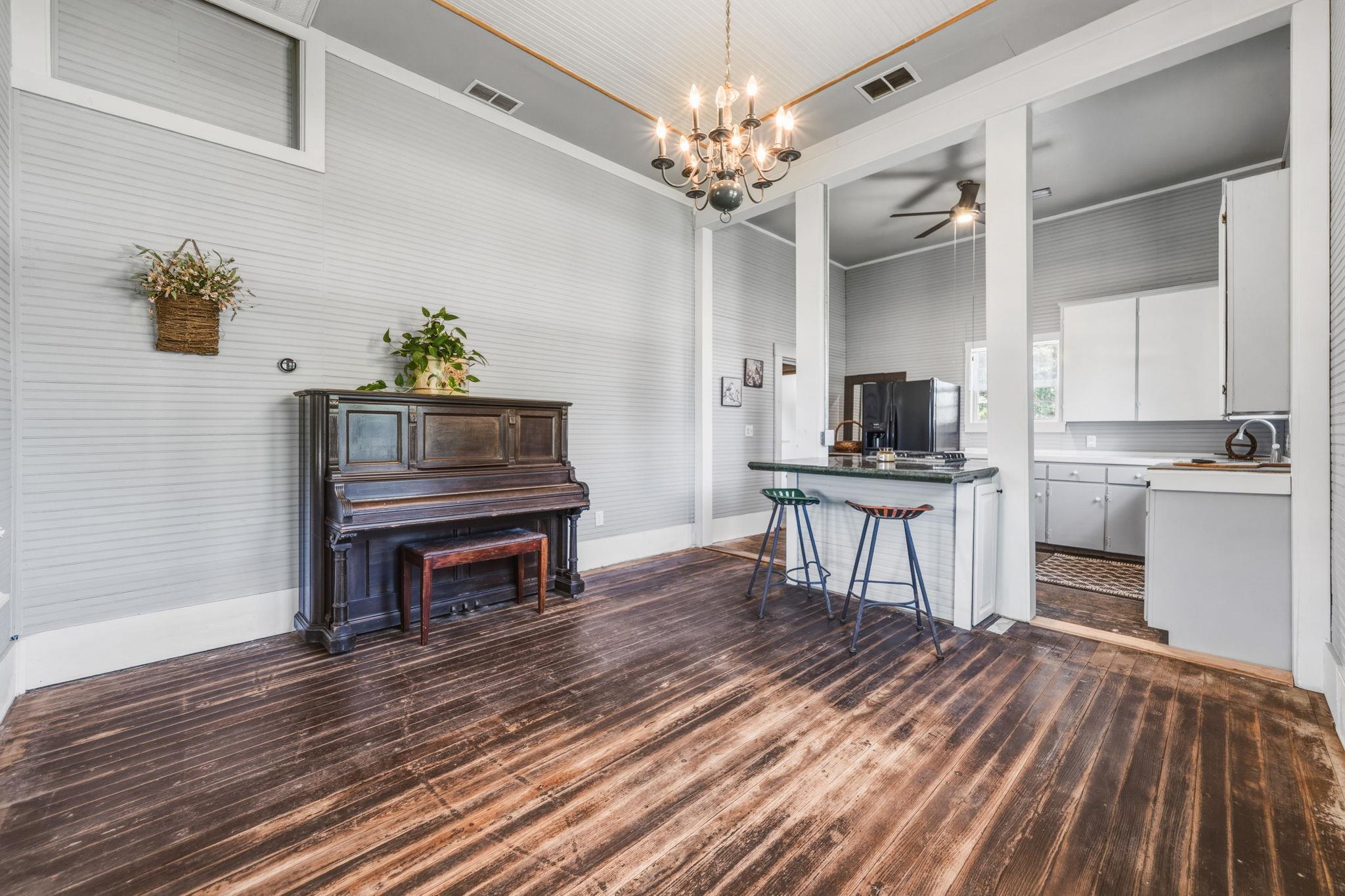 604 Avenue B, Lexington, TX 78947