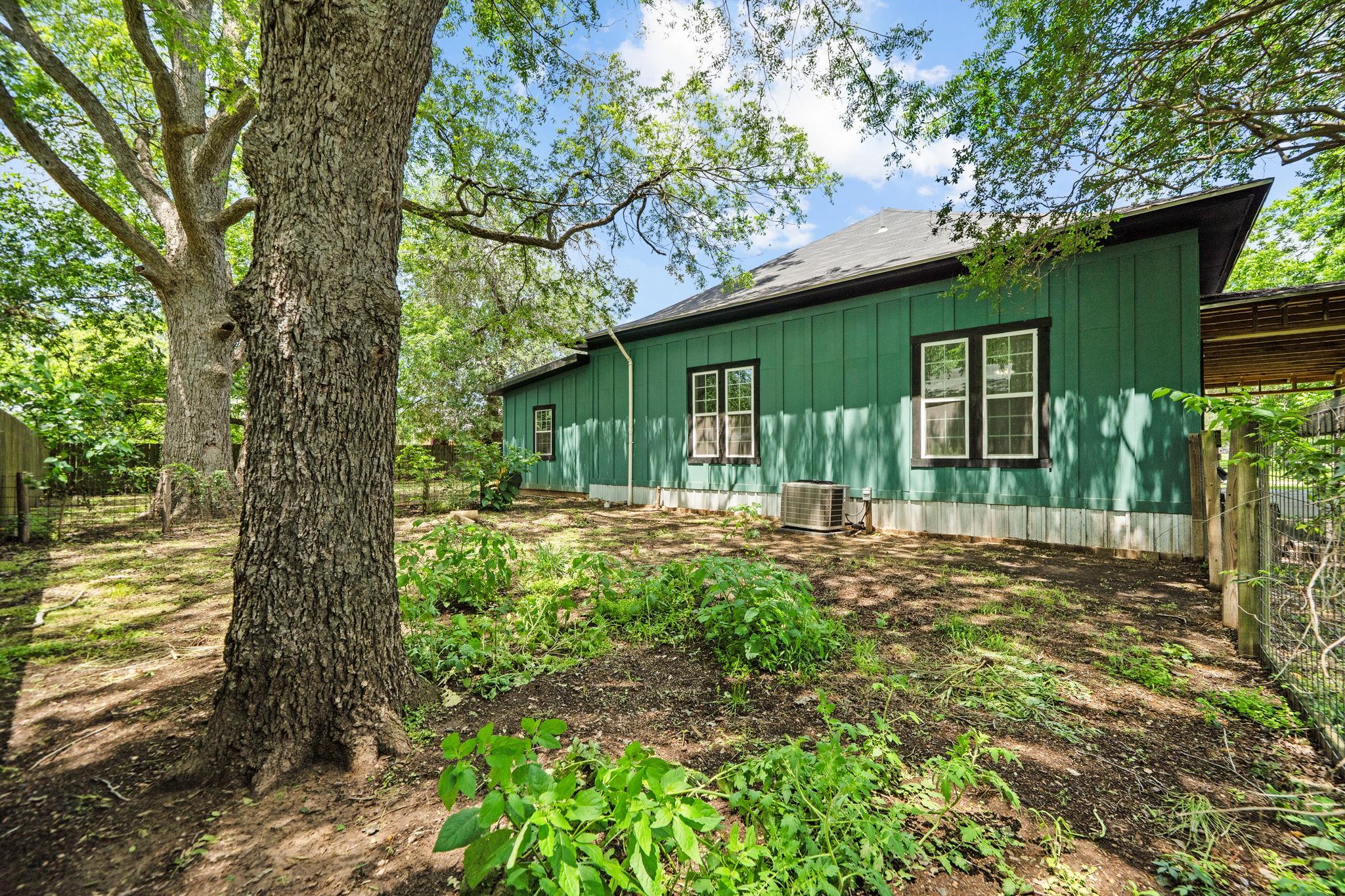 604 Avenue B, Lexington, TX 78947