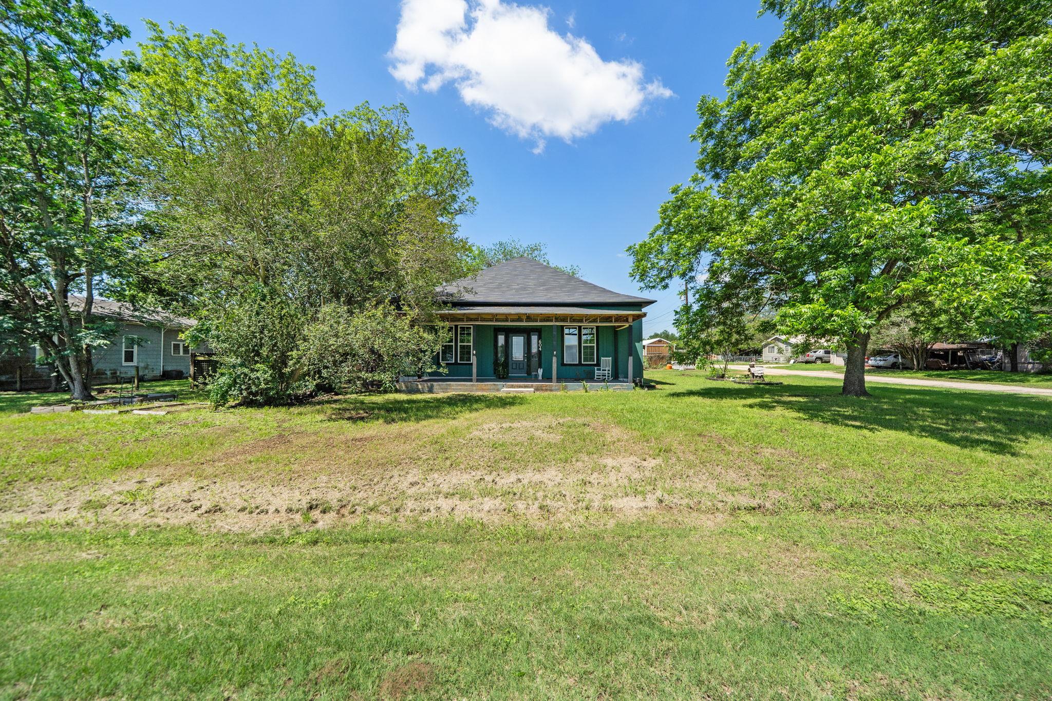 604 Avenue B, Lexington, TX 78947