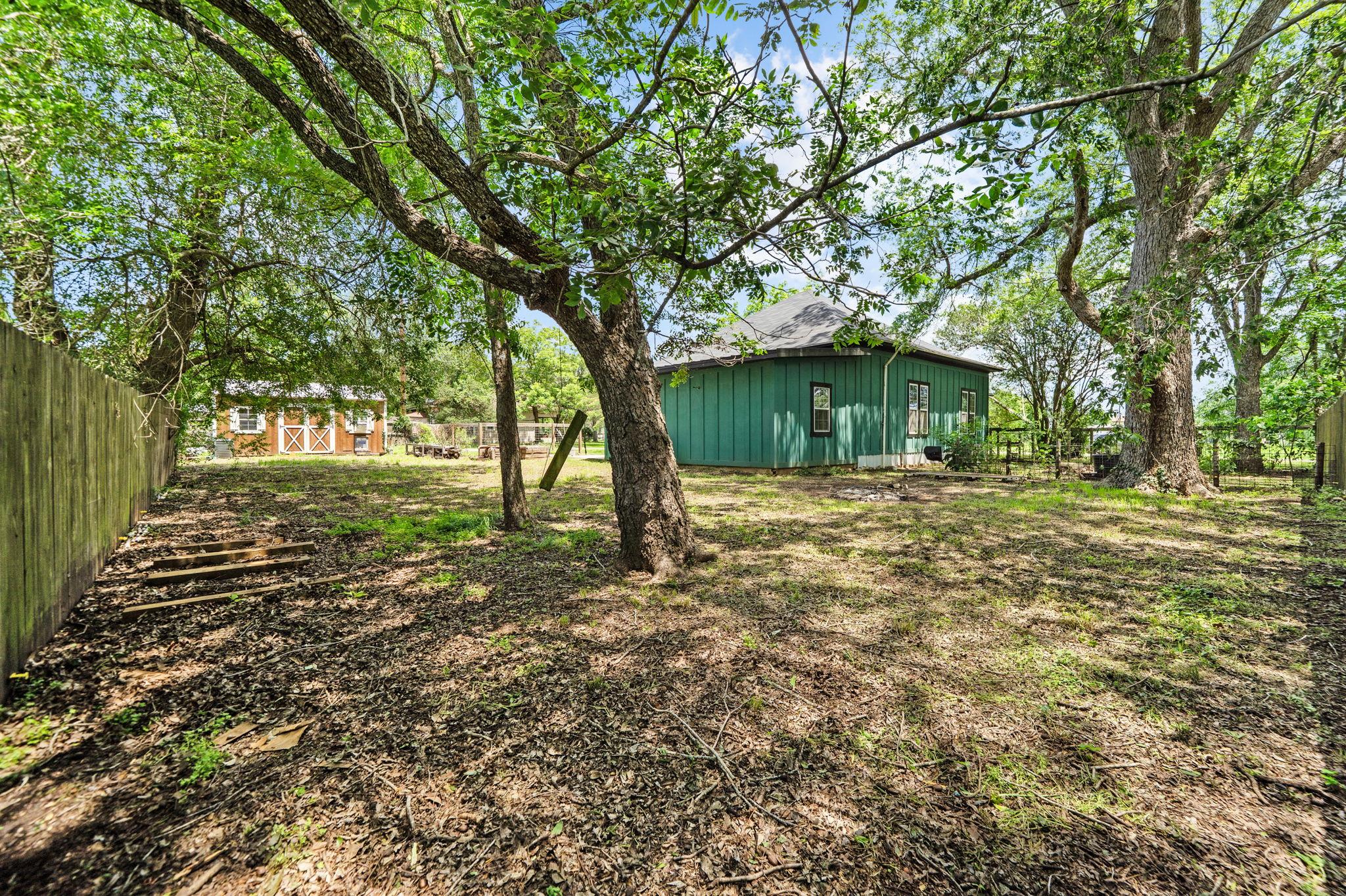 604 Avenue B, Lexington, TX 78947