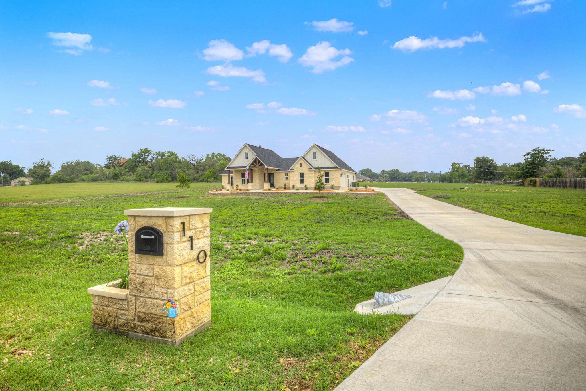 110 LAKE VILLAGE RD Rd, Seguin, TX 78155