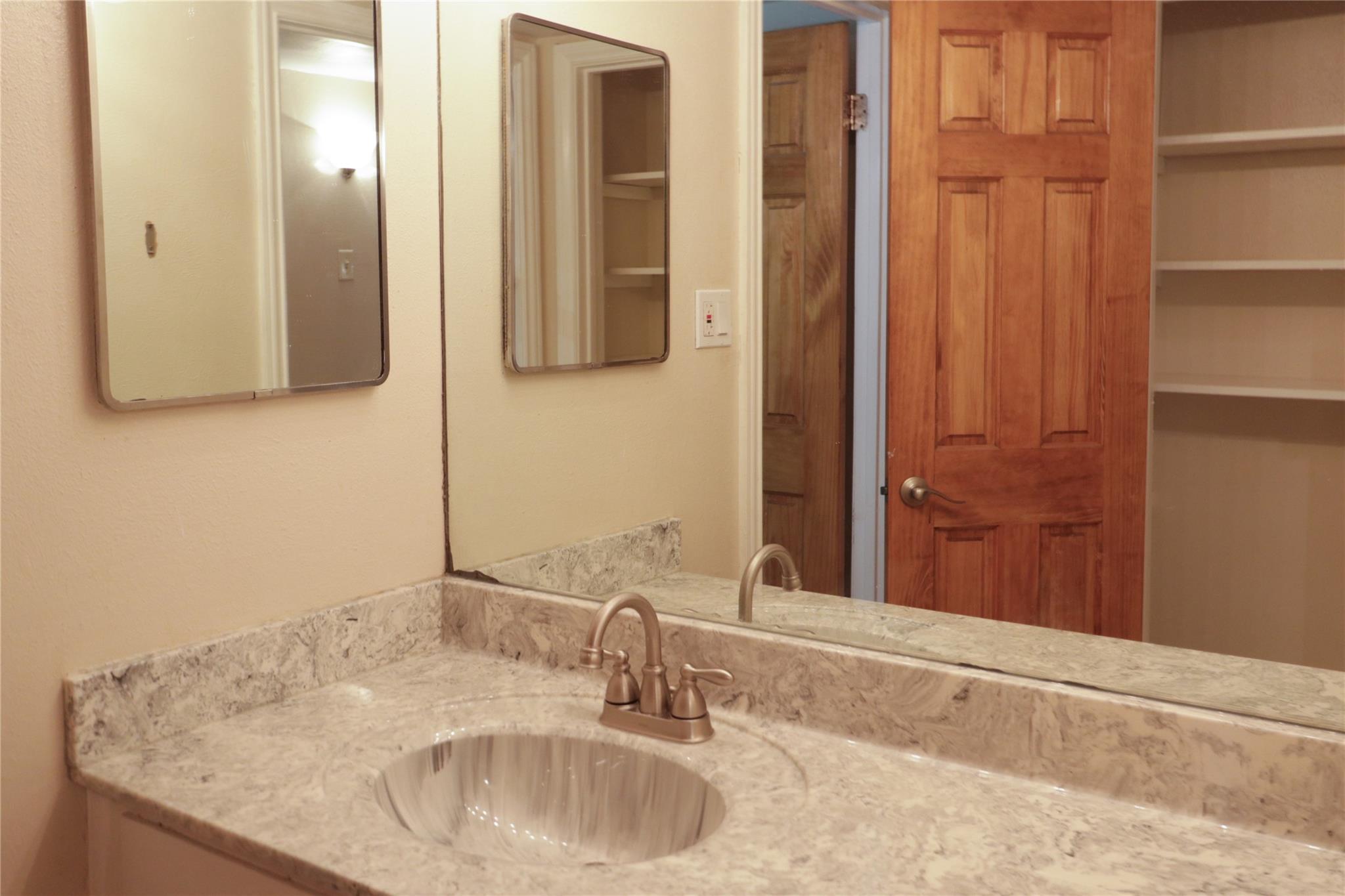 505 W 7th St # 319, Austin, TX 78701