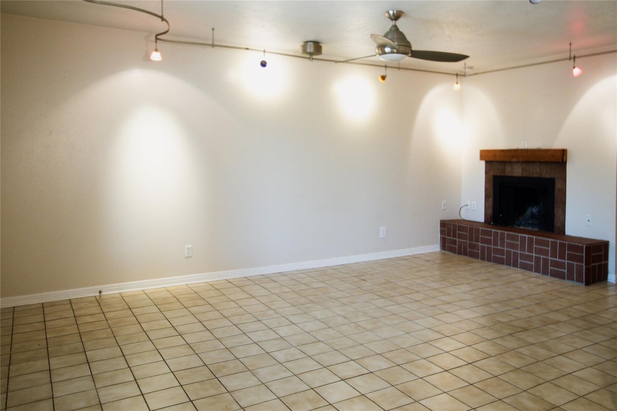 505 W 7th St # 319, Austin, TX 78701