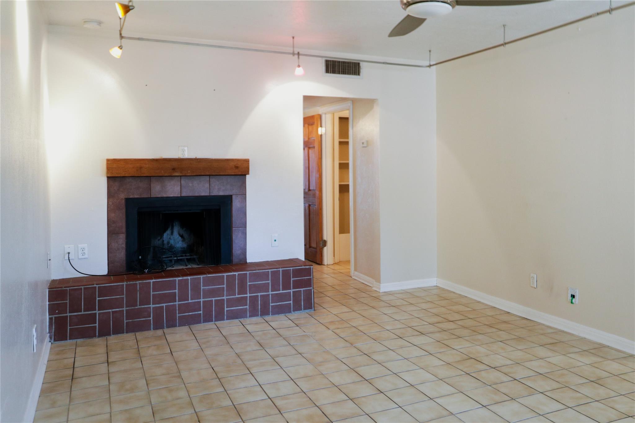 505 W 7th St # 319, Austin, TX 78701