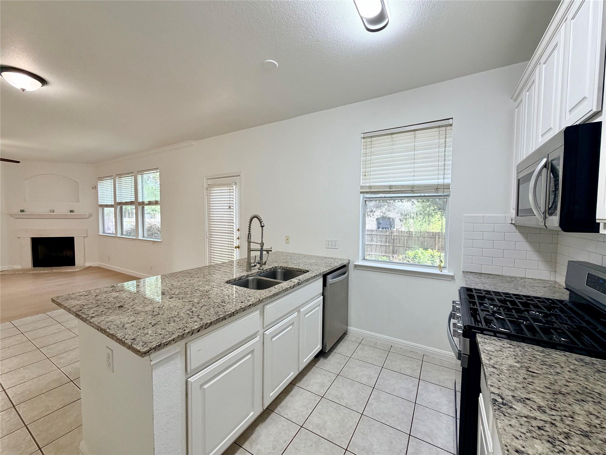 111 N Field St, Round Rock, TX 78681