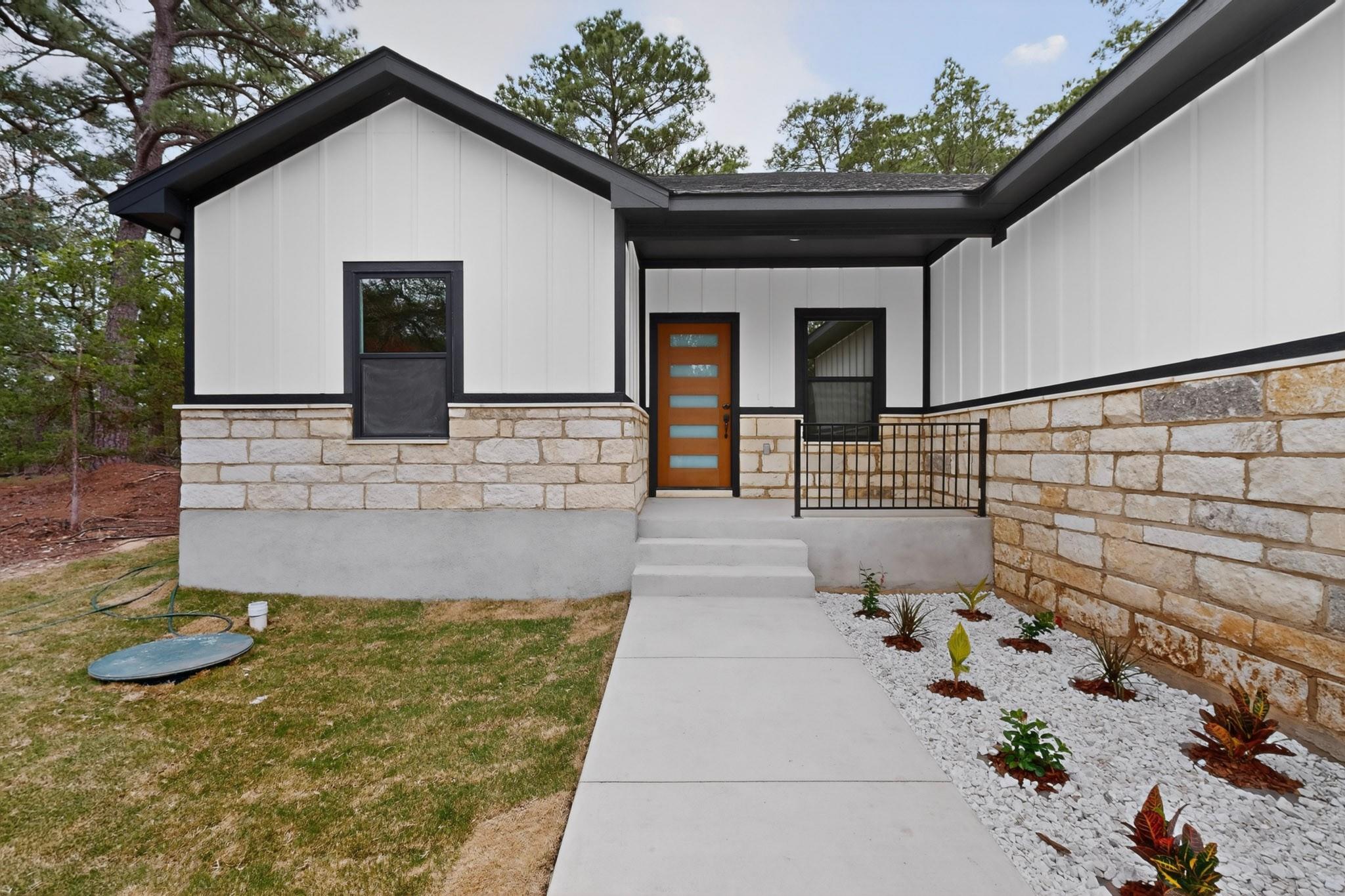 190 Molokini Dr, Bastrop, TX 78602