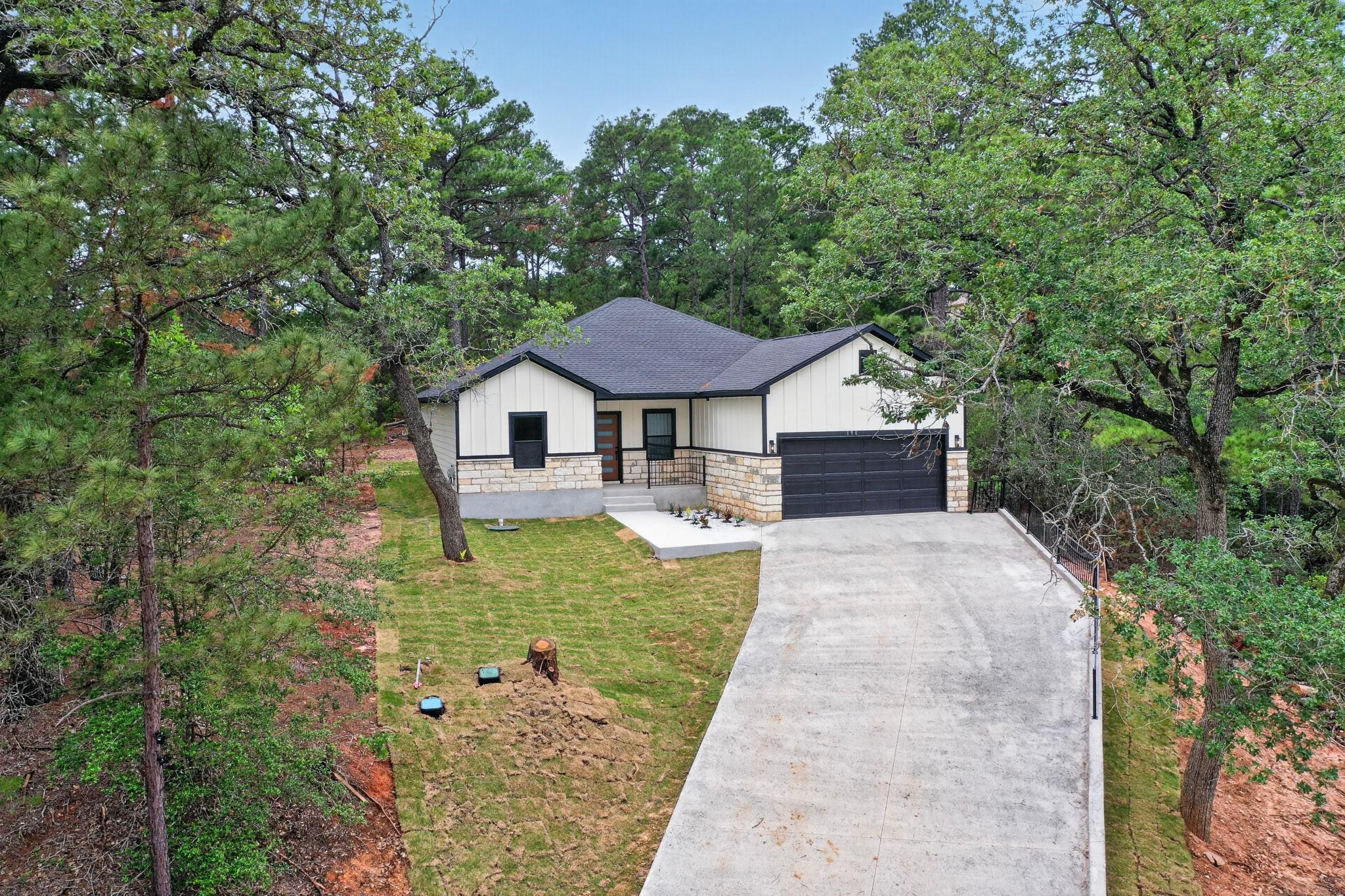 190 Molokini Dr, Bastrop, TX 78602