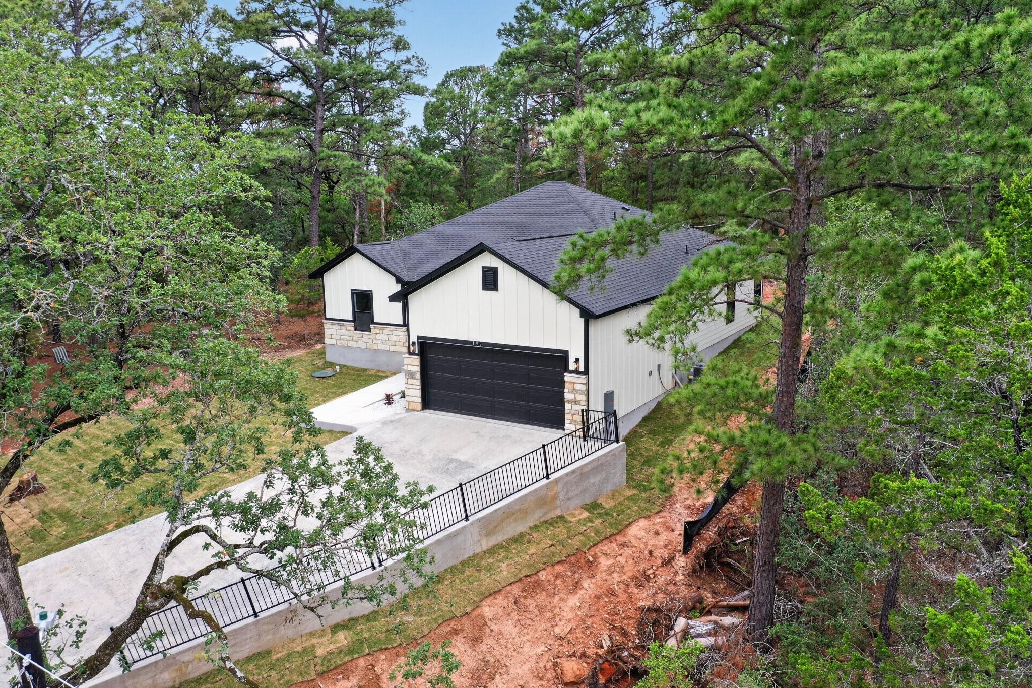 190 Molokini Dr, Bastrop, TX 78602