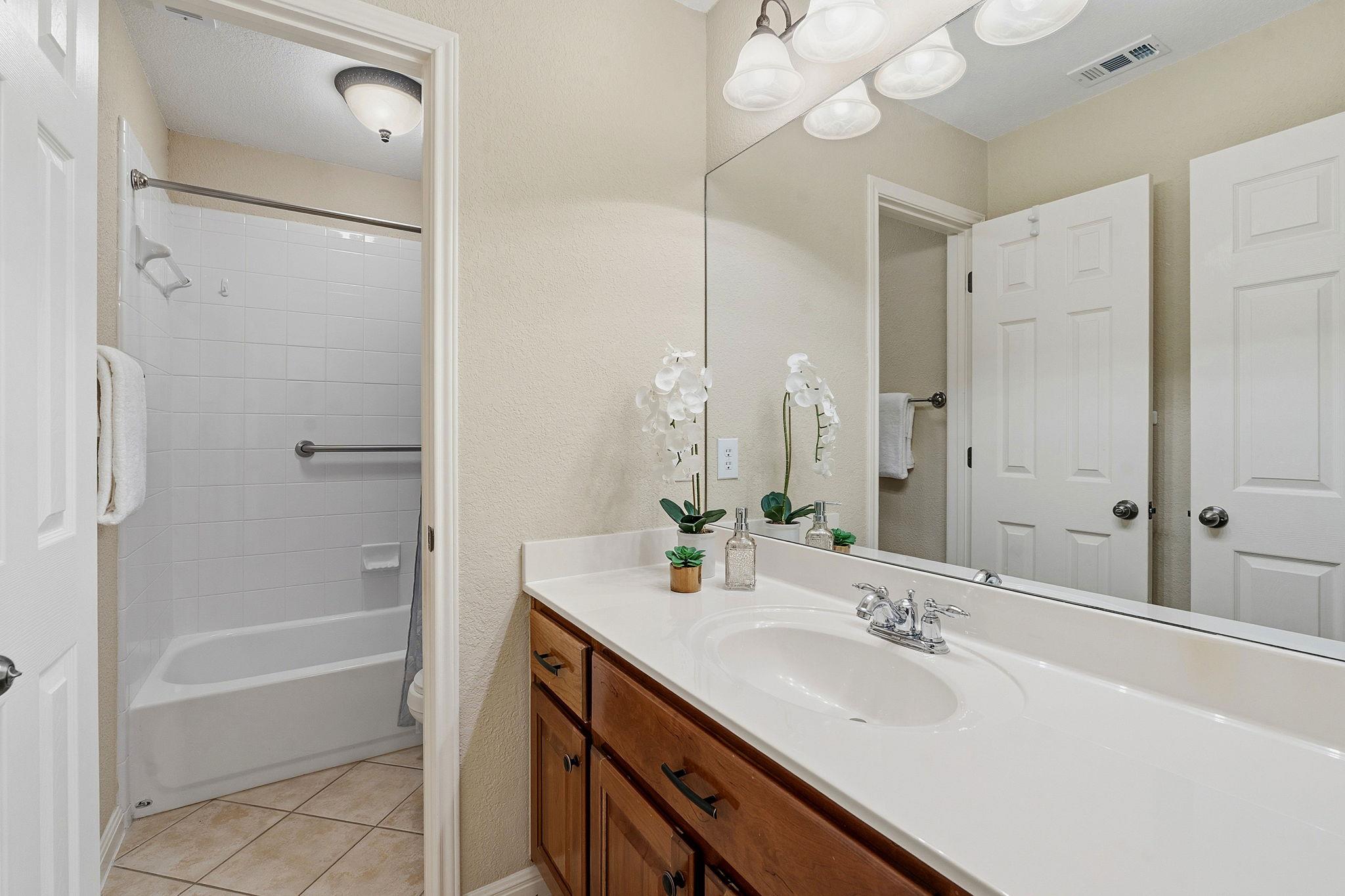 9901 Lisi Anne Dr, Austin, TX 78717