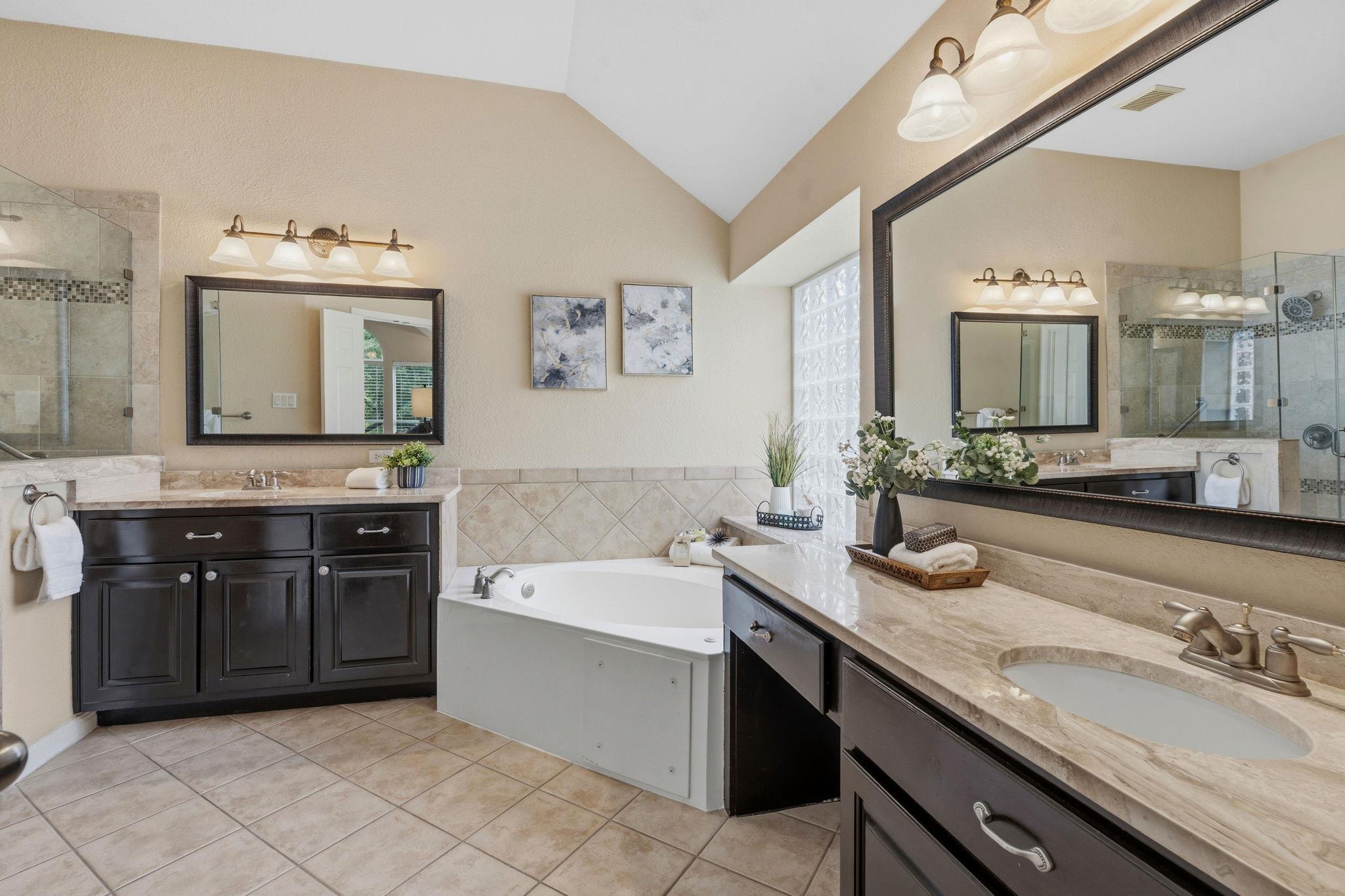 9901 Lisi Anne Dr, Austin, TX 78717