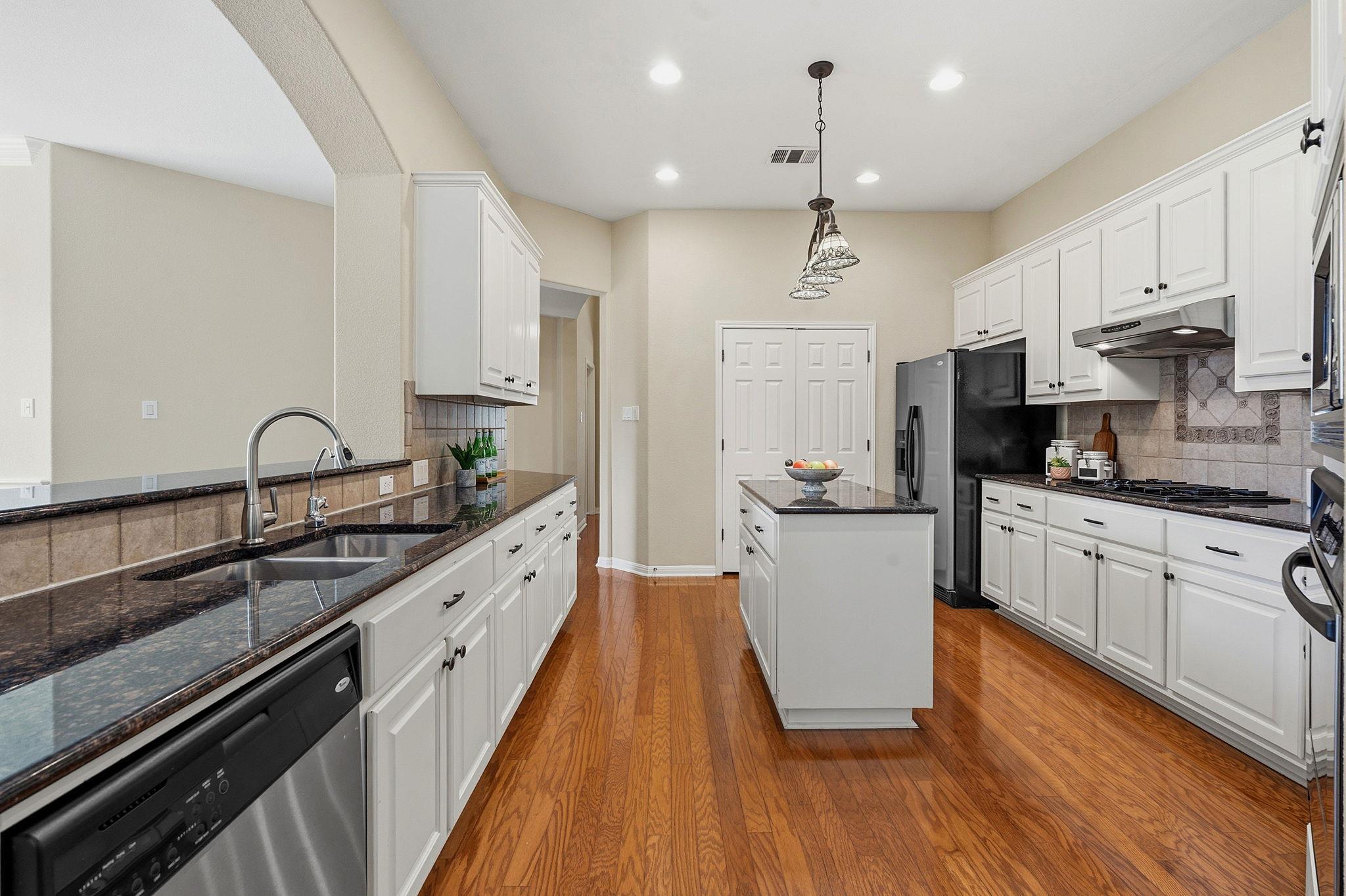 9901 Lisi Anne Dr, Austin, TX 78717