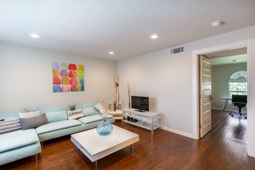 3110 Red River St # C-402, Austin, TX 78705