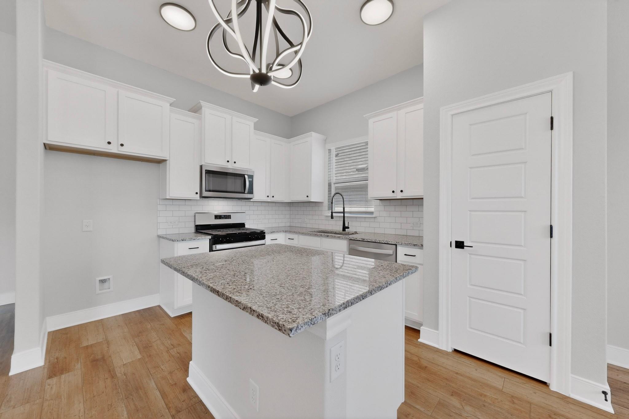 212 Lt John Decker Dr, San Marcos, TX 78666
