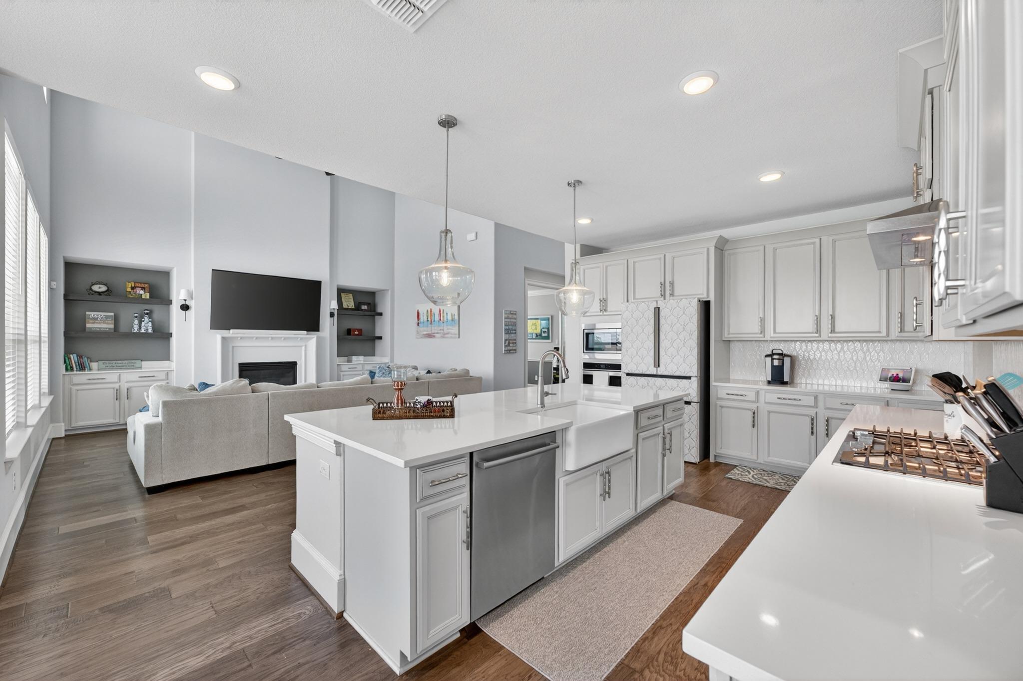 402 San Donato Dr, Austin, TX 78738
