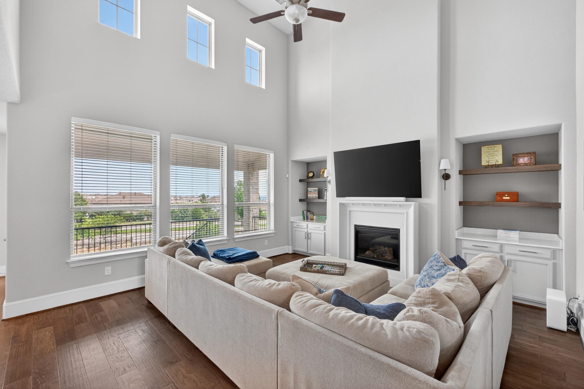 402 San Donato Dr, Austin, TX 78738