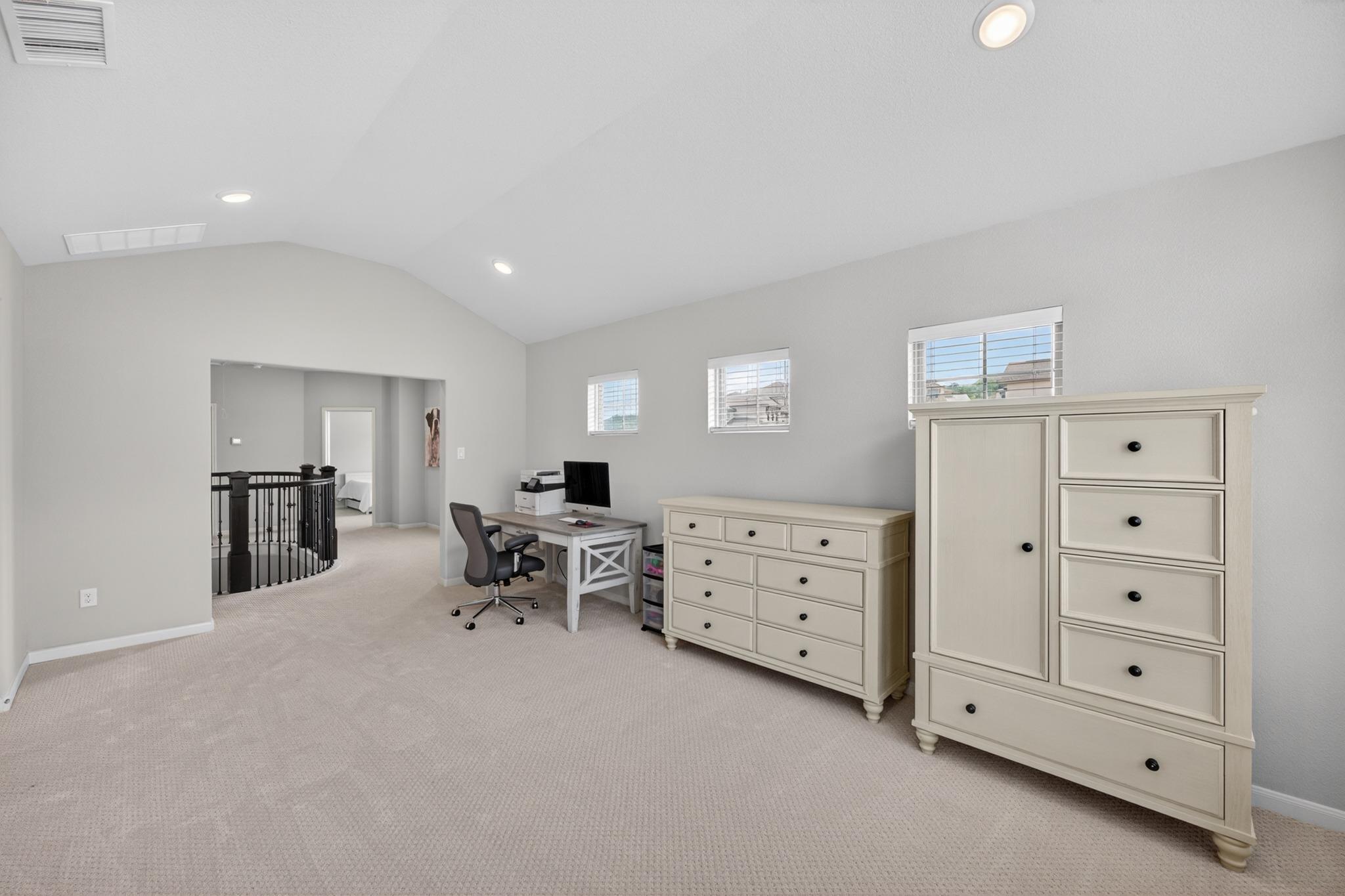 402 San Donato Dr, Austin, TX 78738