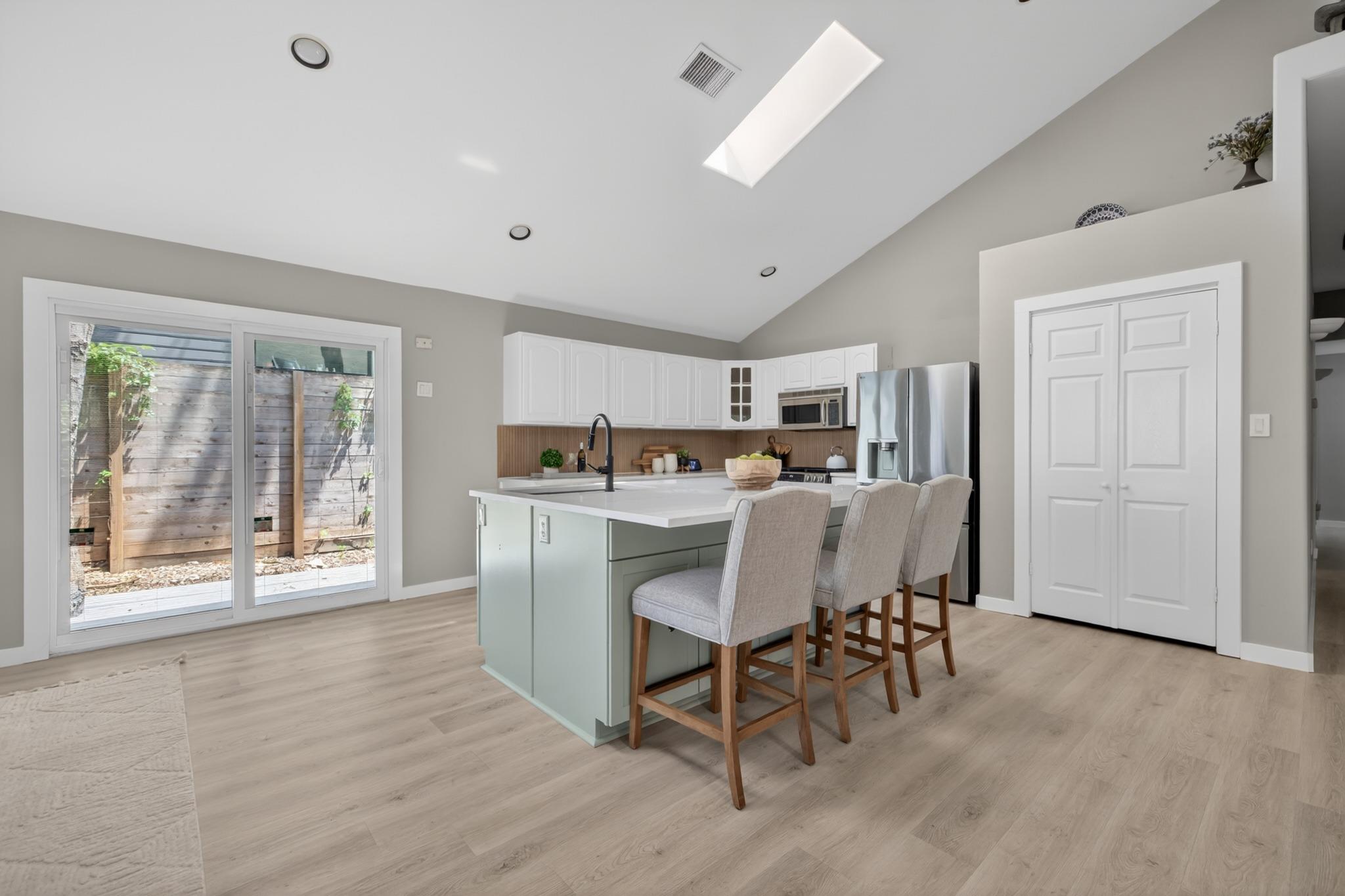 411 W Live Oak St, Austin, TX 78704