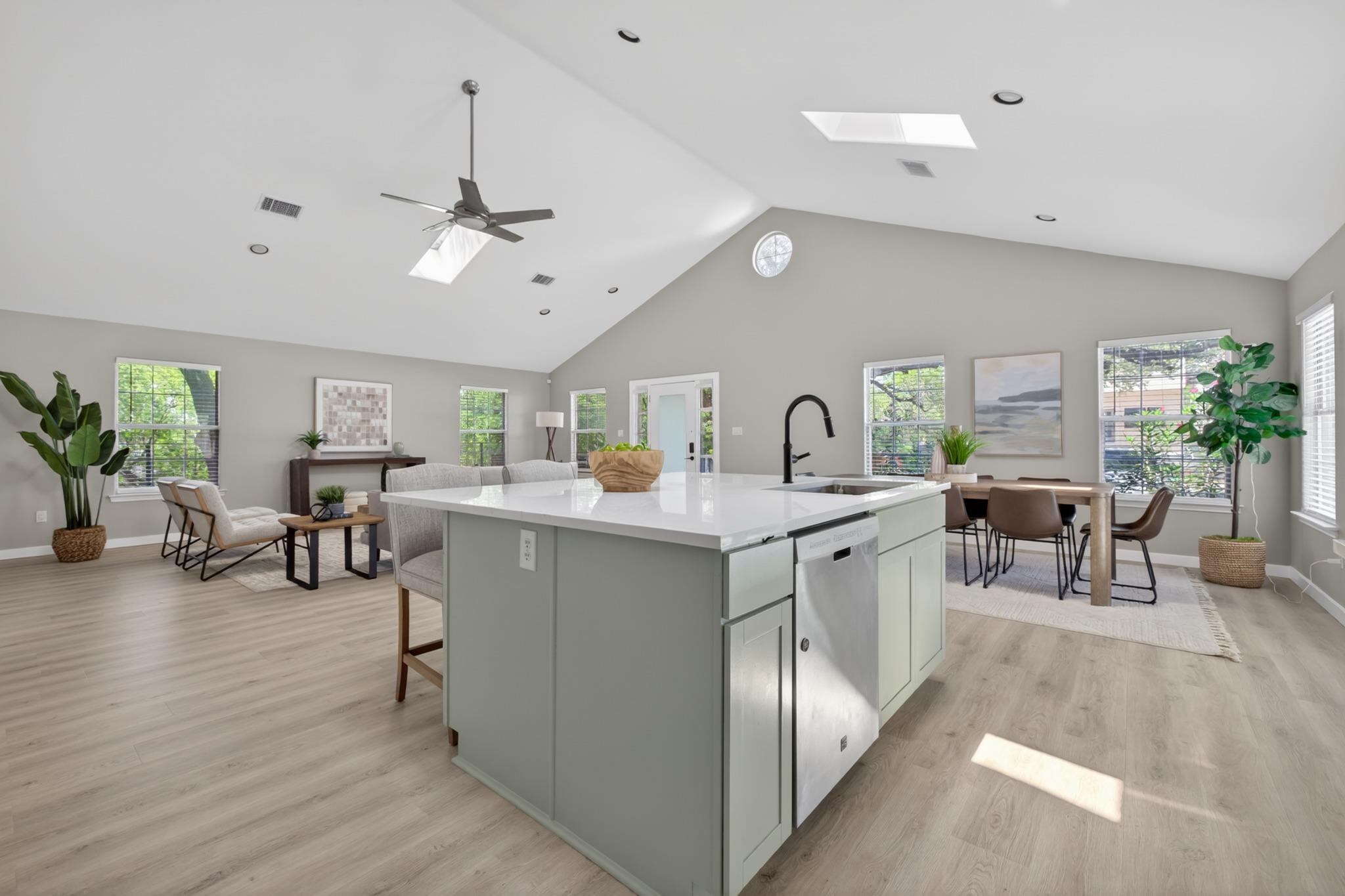 411 W Live Oak St, Austin, TX 78704