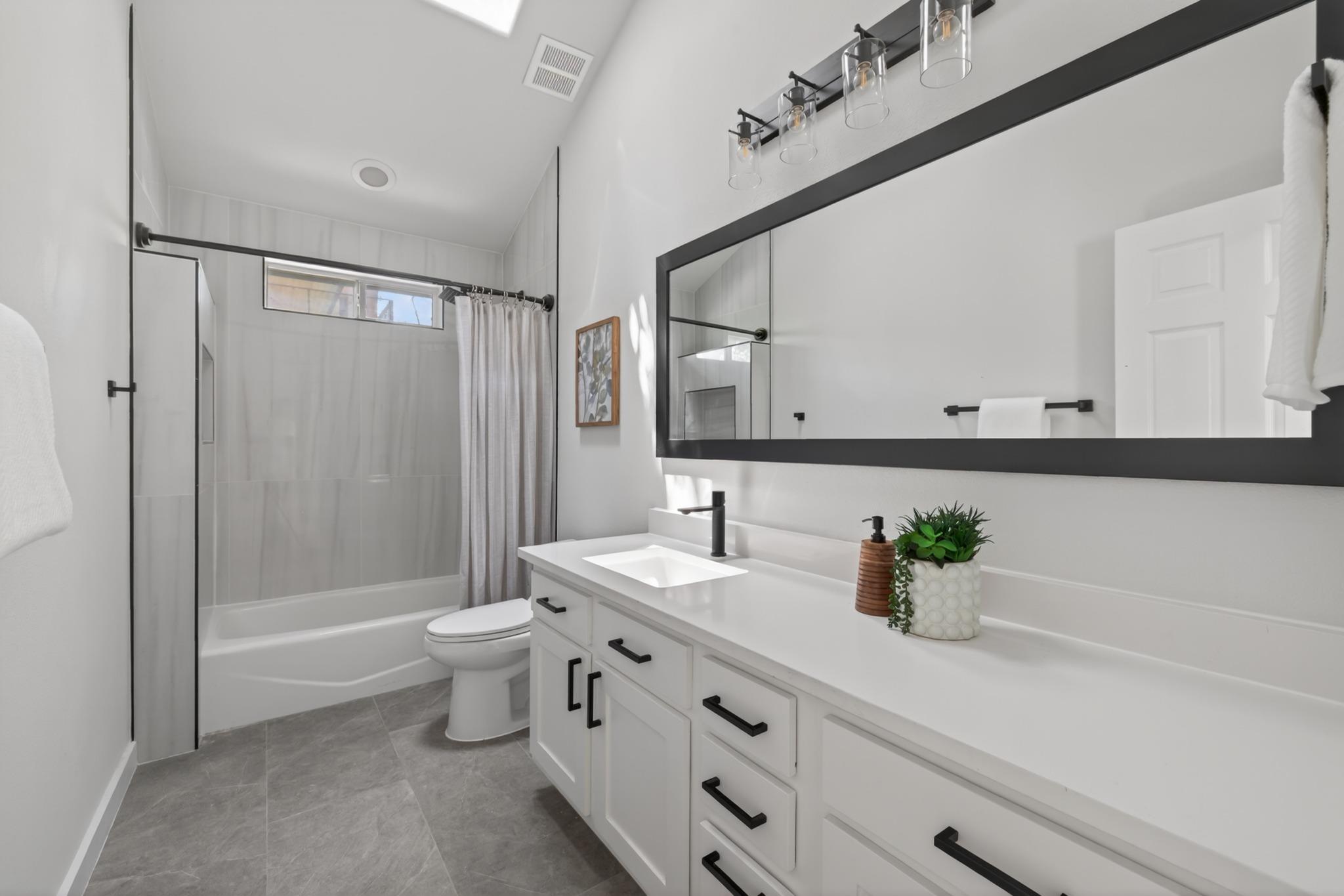 411 W Live Oak St, Austin, TX 78704