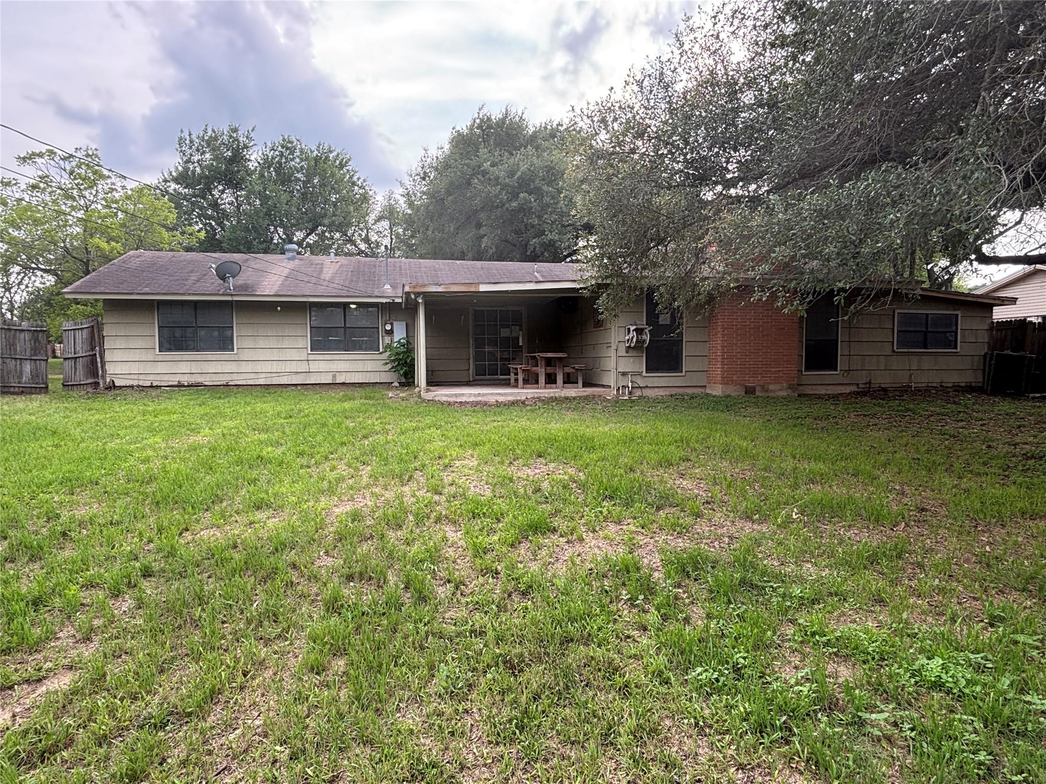 2408 Post Oak Rd, Rockdale, TX 76567