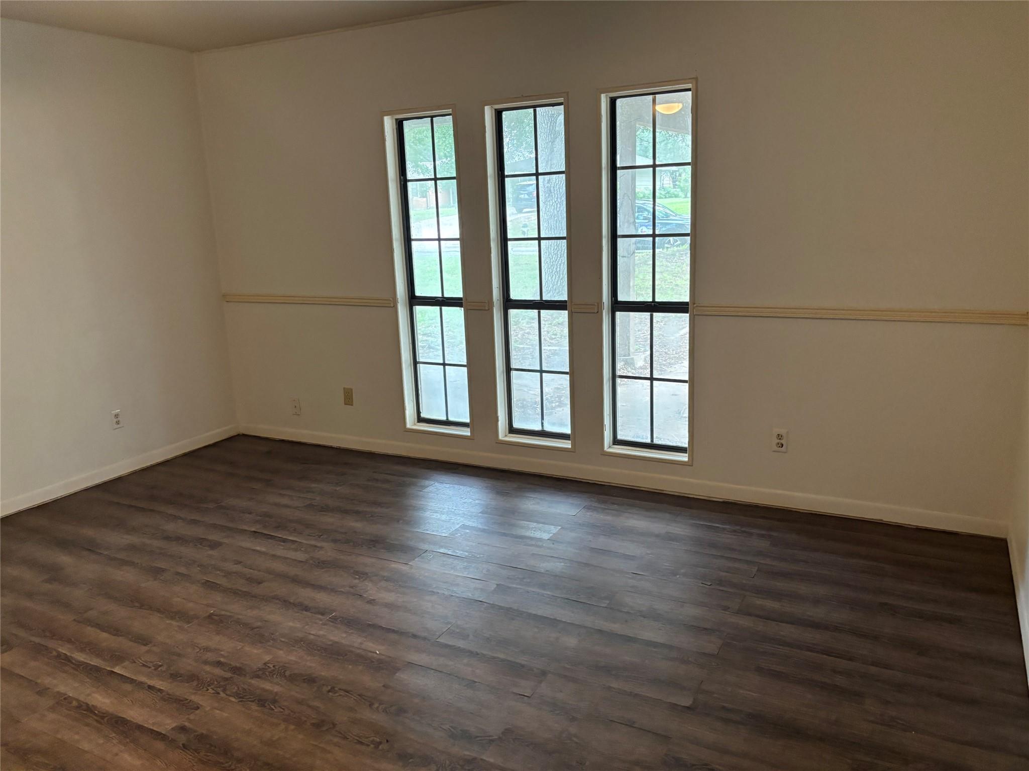 2408 Post Oak Rd, Rockdale, TX 76567