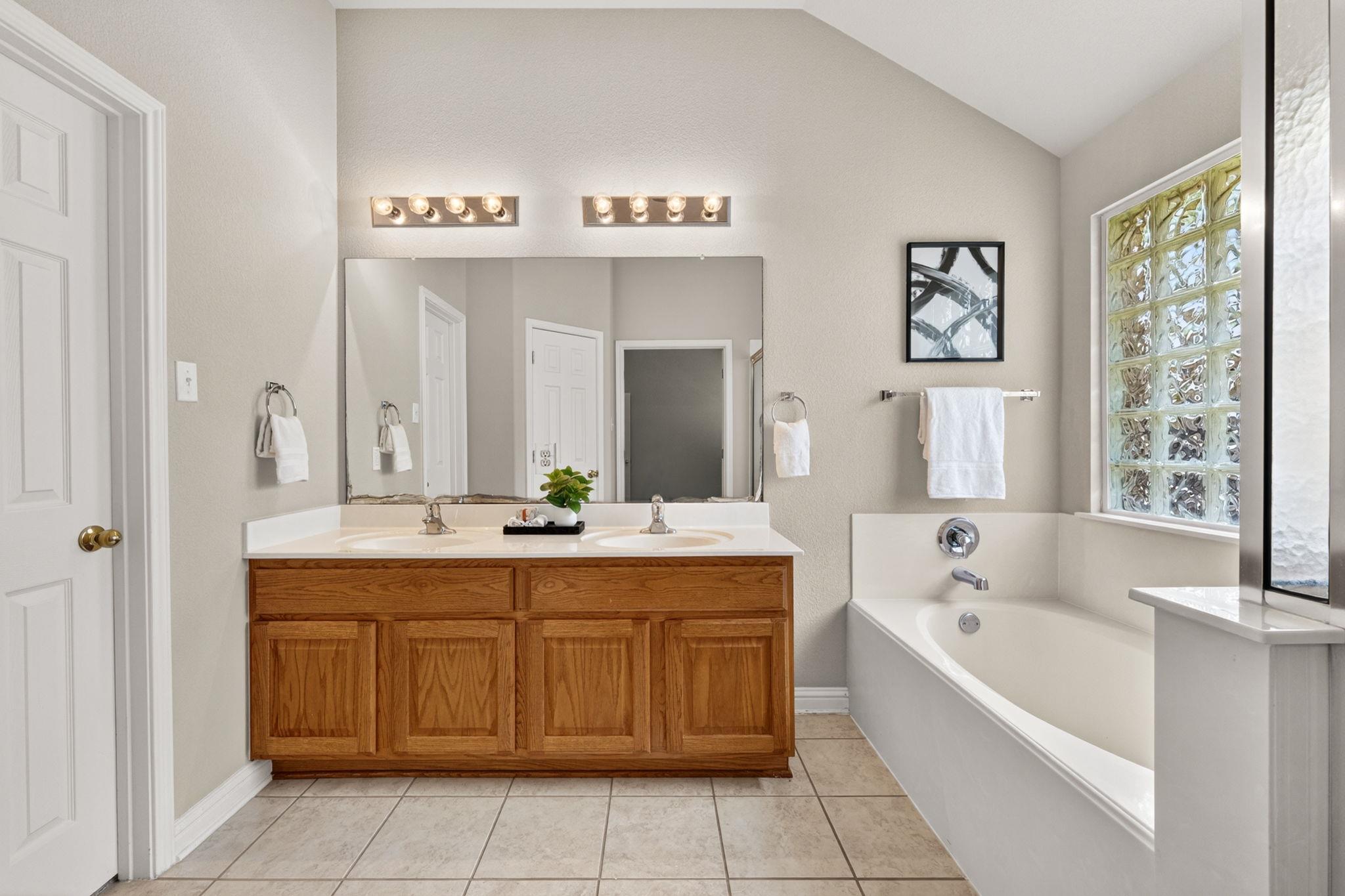 10520 Channel Island Dr, Austin, TX 78747