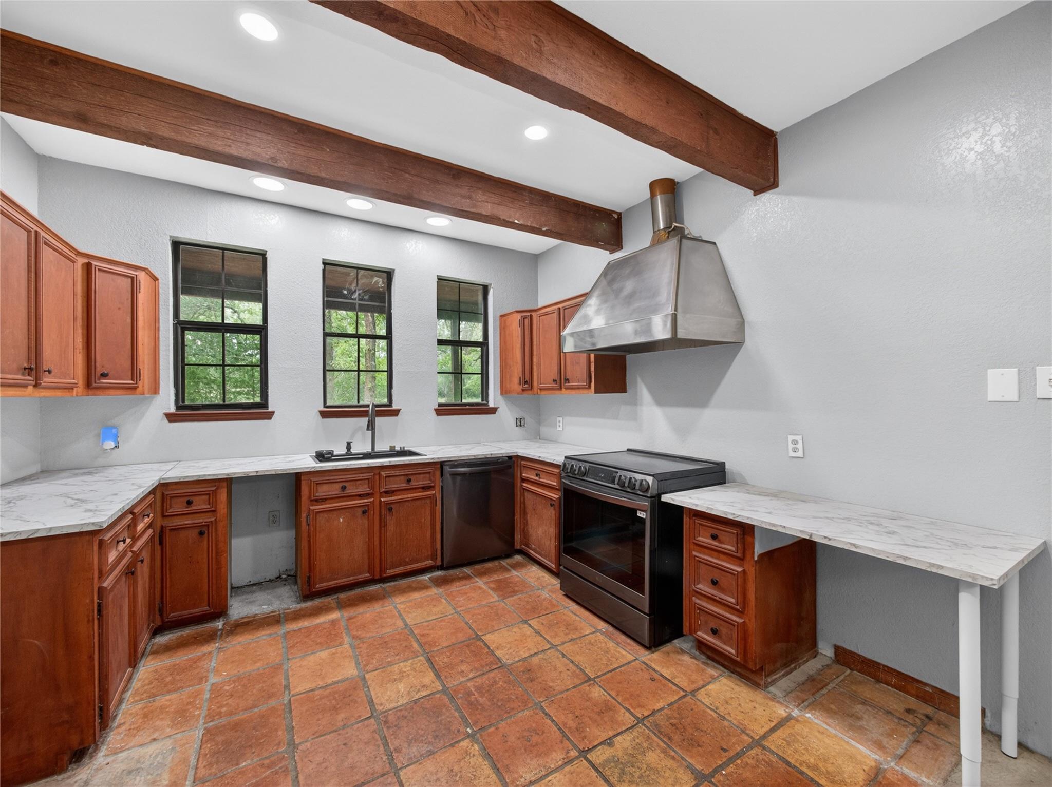 222 Indiana Rd, Lockhart, TX 78644