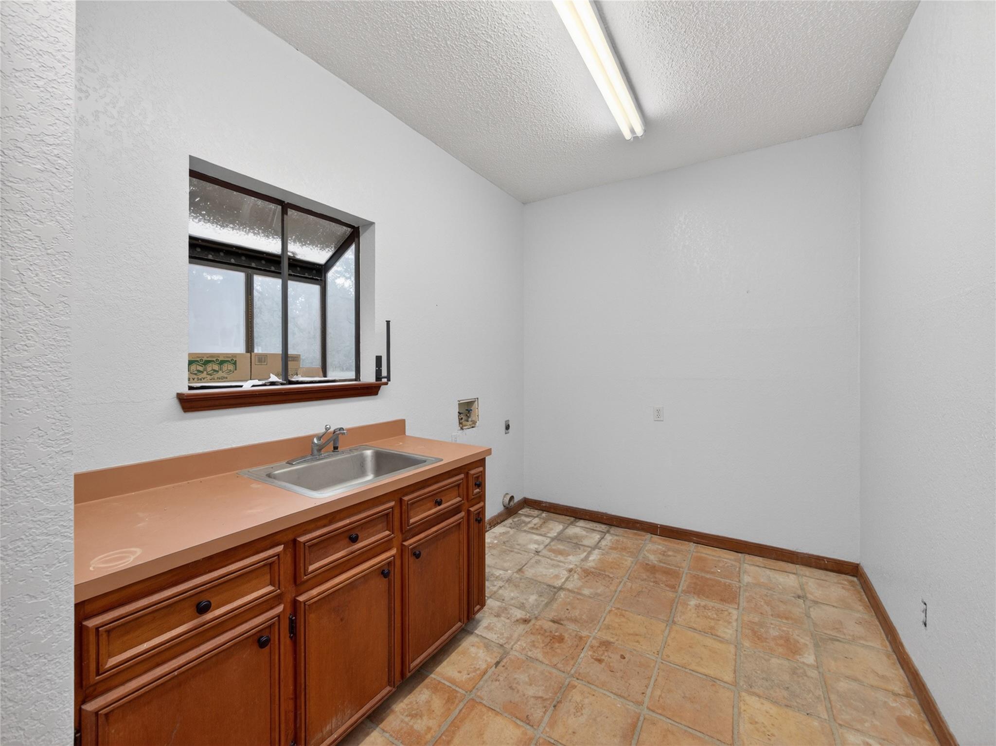 222 Indiana Rd, Lockhart, TX 78644