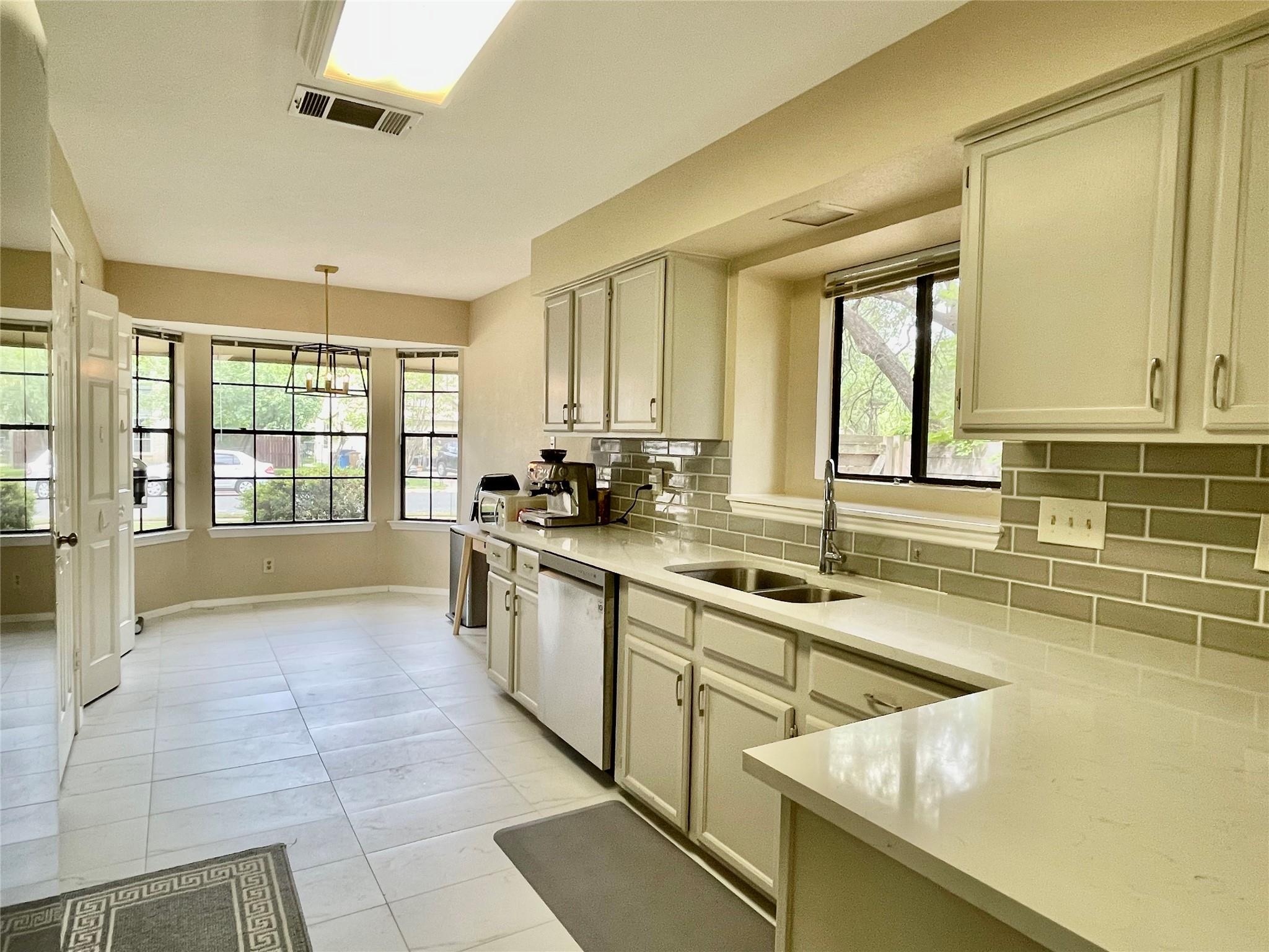 8905 Bridgewood Trl, Austin, TX 78729