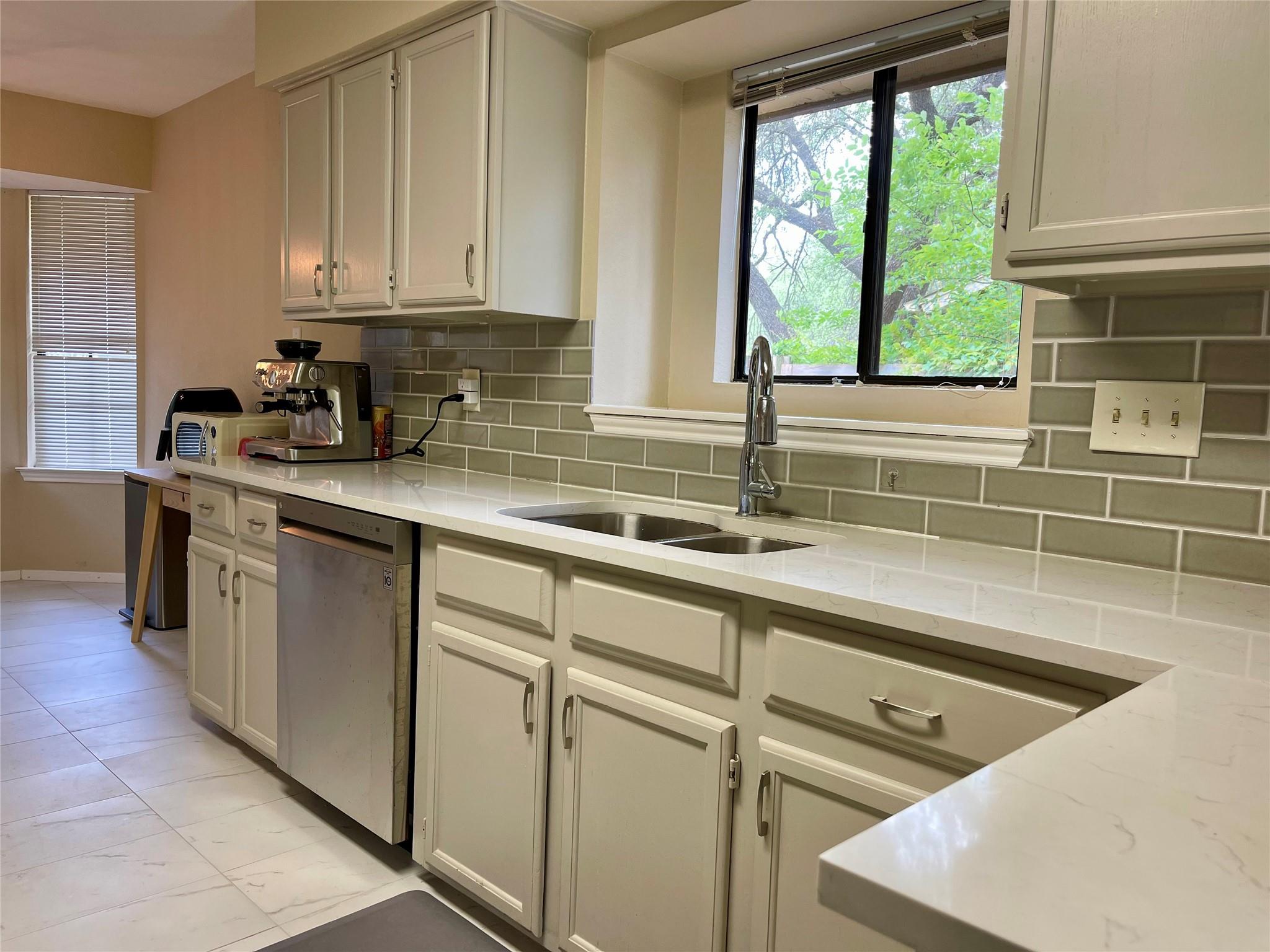 8905 Bridgewood Trl, Austin, TX 78729