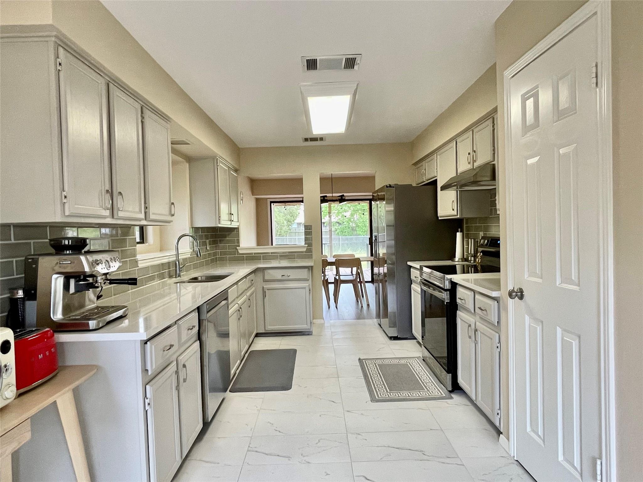 8905 Bridgewood Trl, Austin, TX 78729
