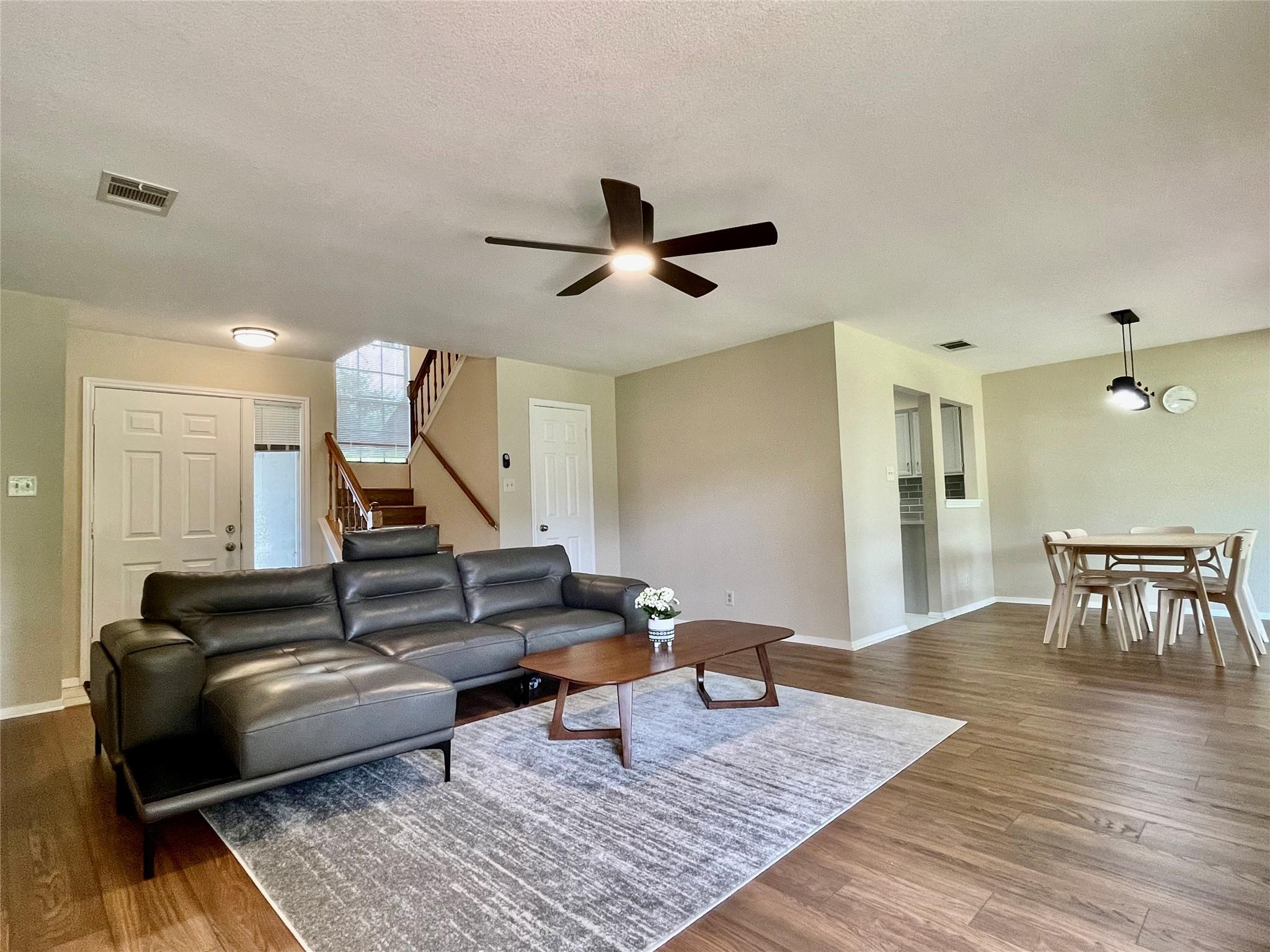 8905 Bridgewood Trl, Austin, TX 78729