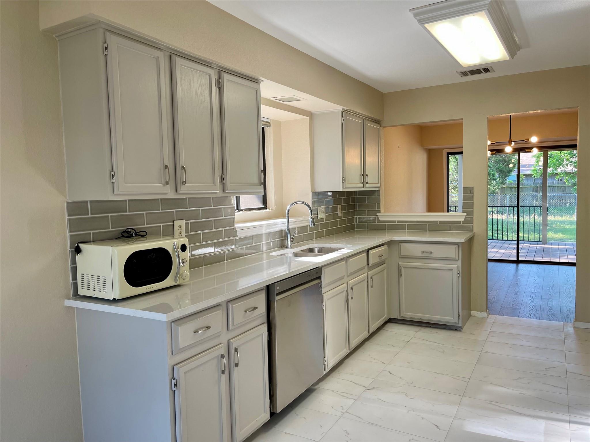 8905 Bridgewood Trl, Austin, TX 78729