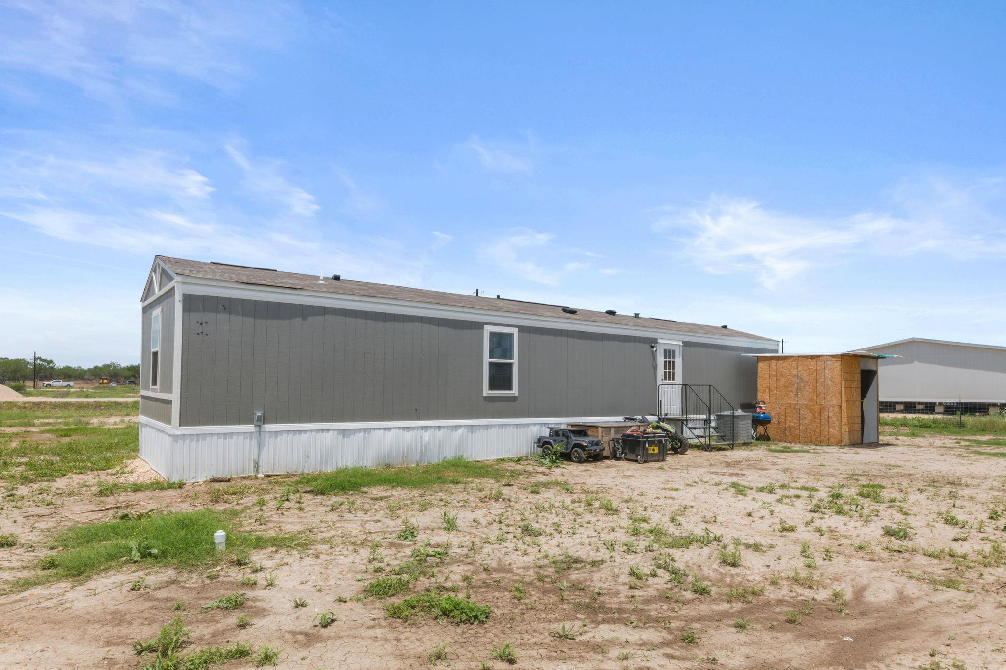 305 Blue Quail St, Dale, TX 78616
