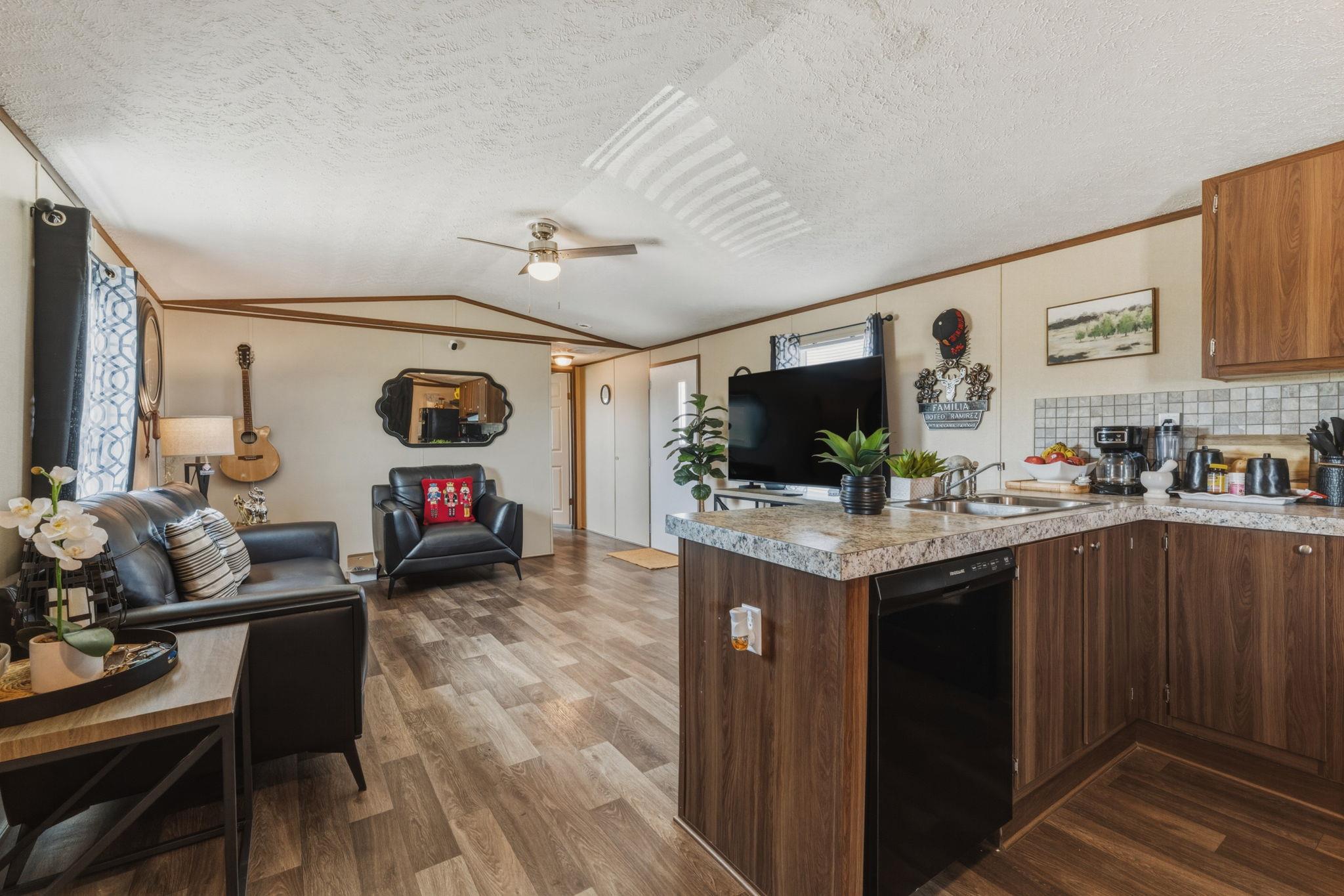 305 Blue Quail St, Dale, TX 78616