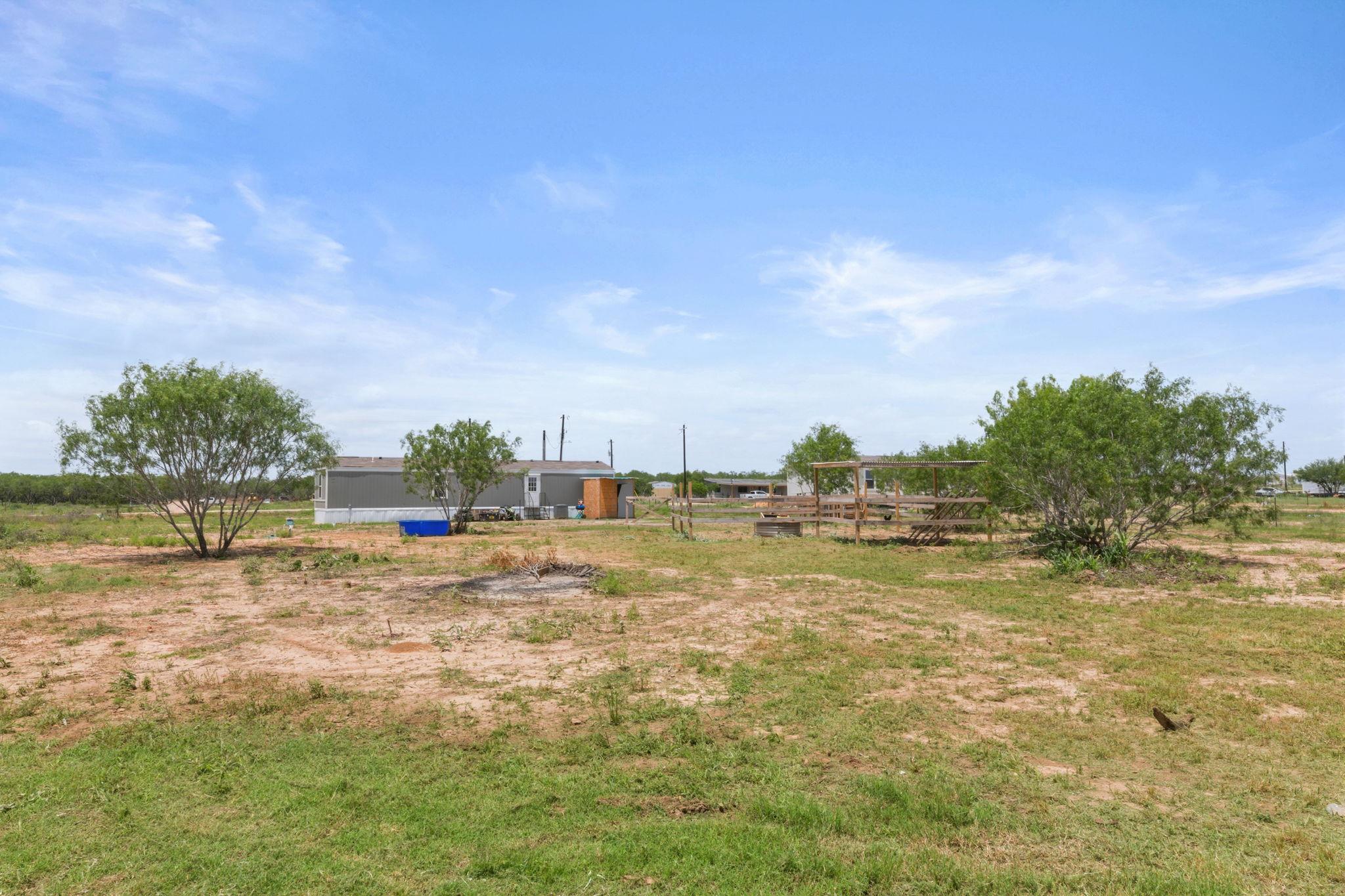 305 Blue Quail St, Dale, TX 78616