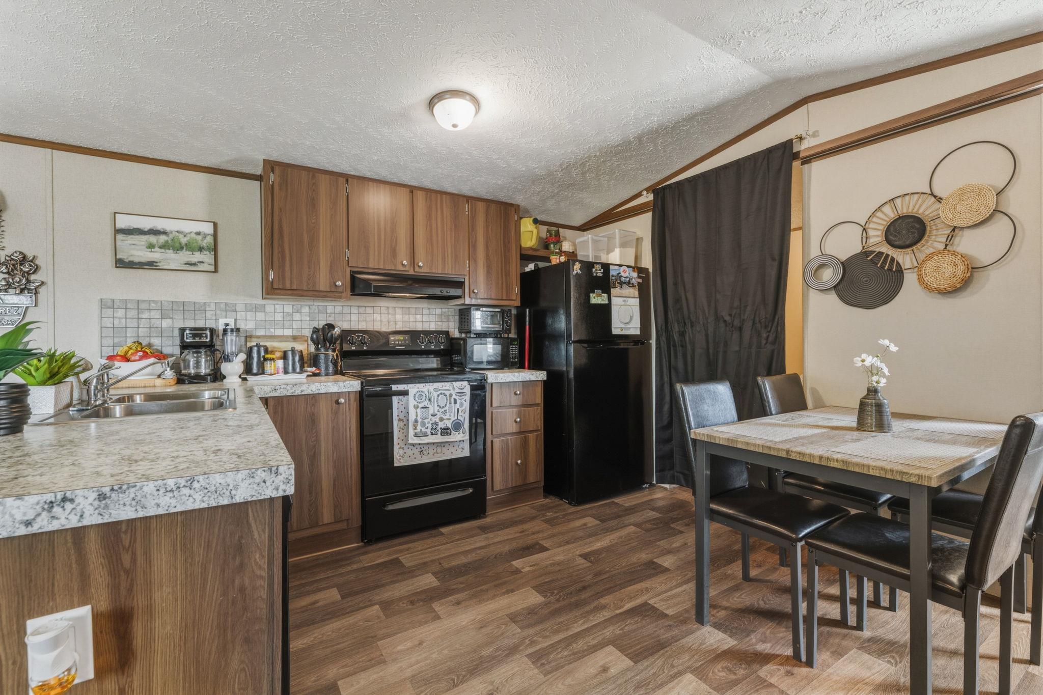 305 Blue Quail St, Dale, TX 78616