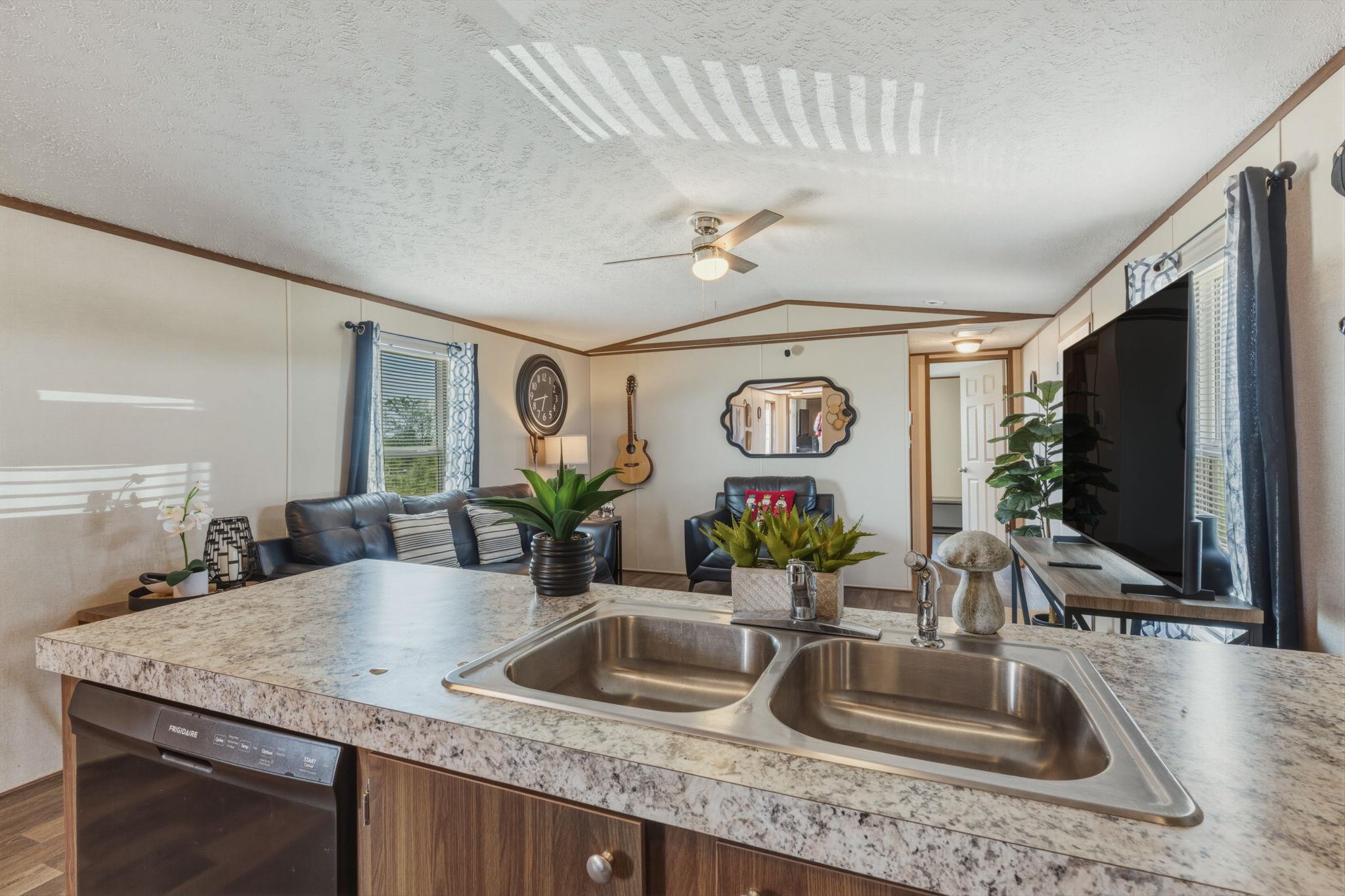 305 Blue Quail St, Dale, TX 78616
