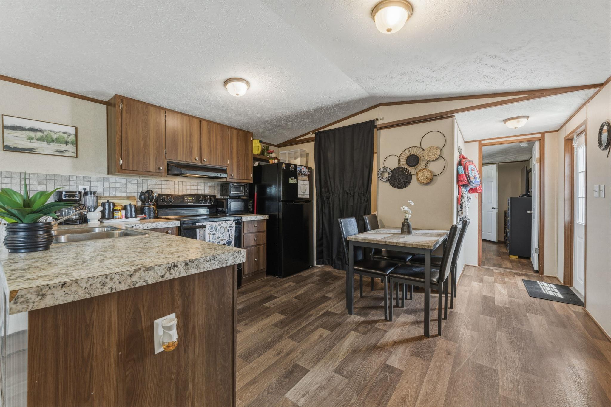 305 Blue Quail St, Dale, TX 78616