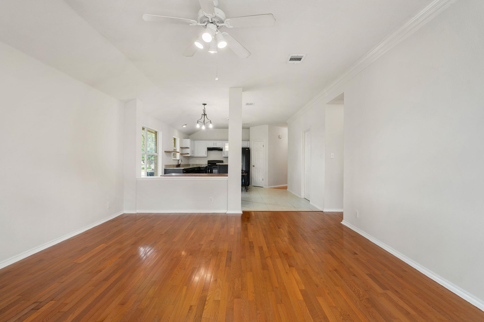 2704 Winding Brook Dr, Austin, TX 78748