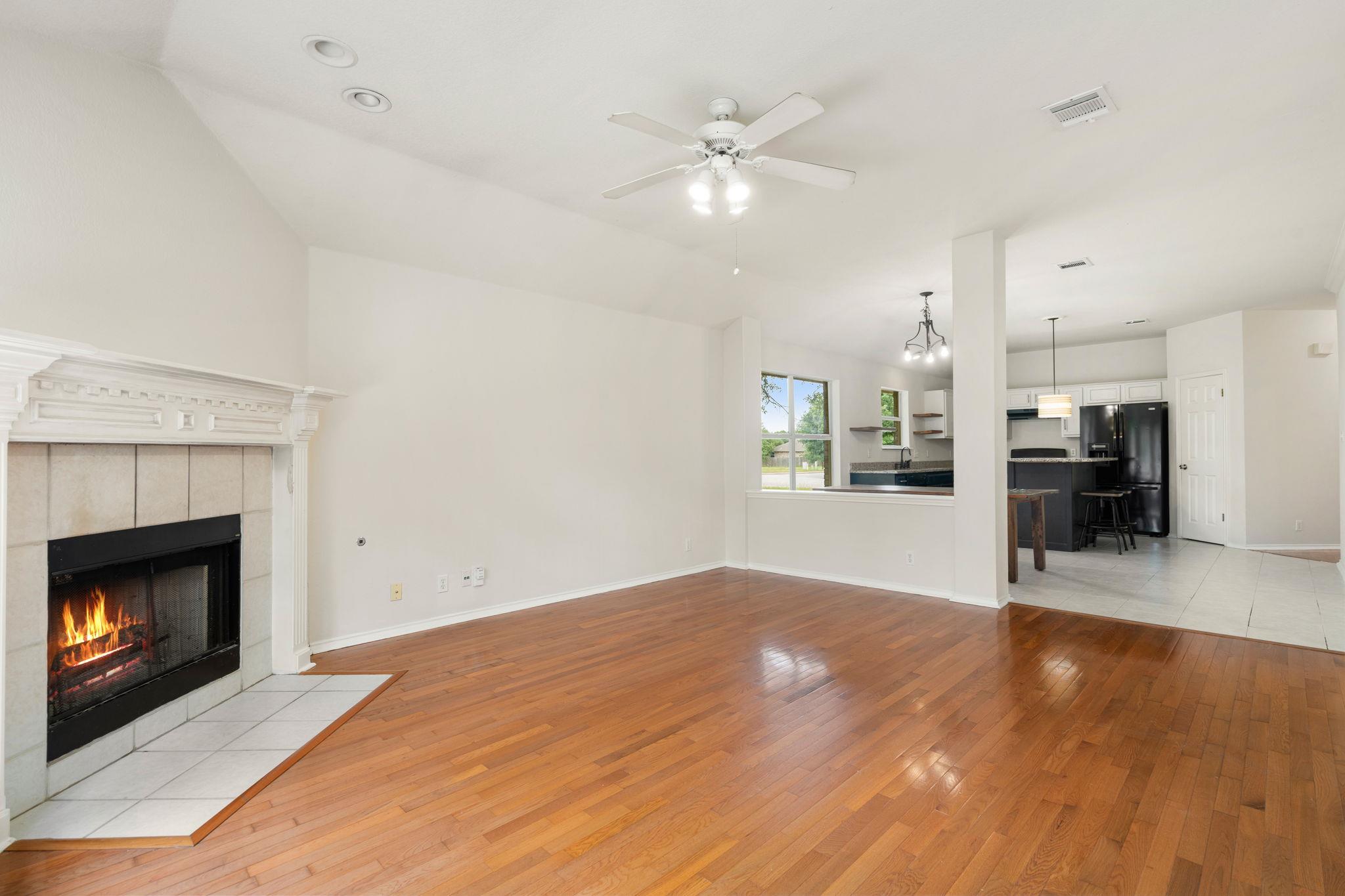 2704 Winding Brook Dr, Austin, TX 78748