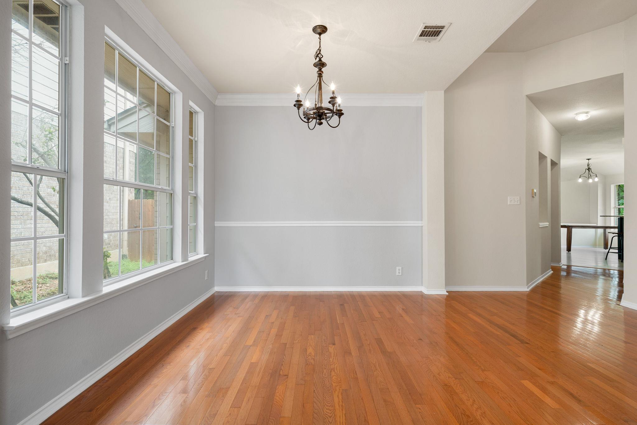 2704 Winding Brook Dr, Austin, TX 78748