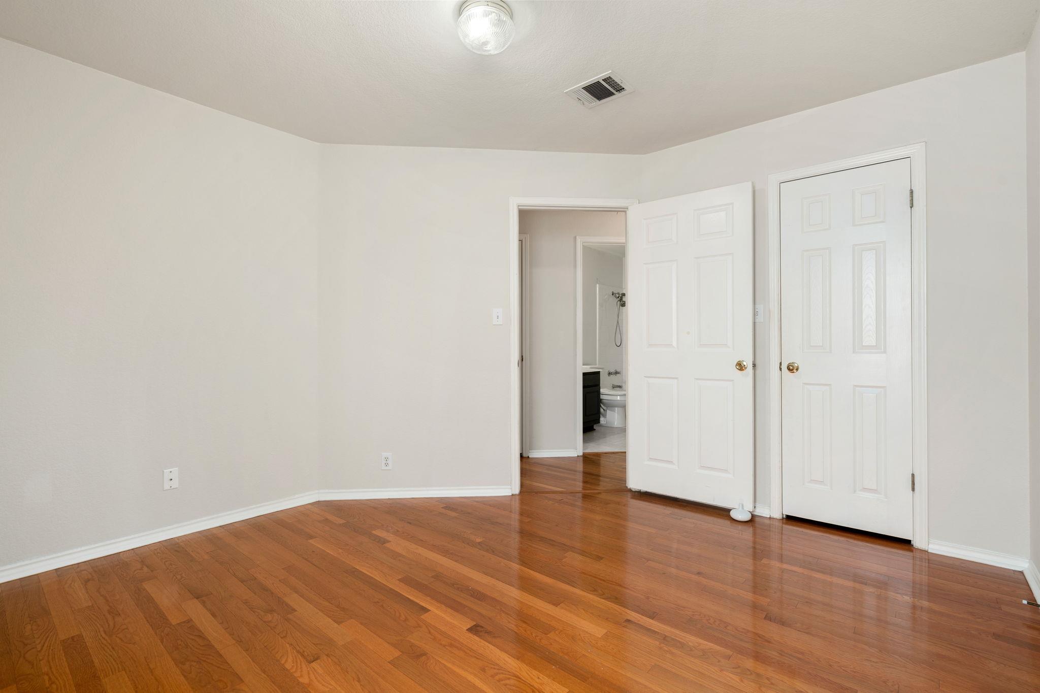 2704 Winding Brook Dr, Austin, TX 78748
