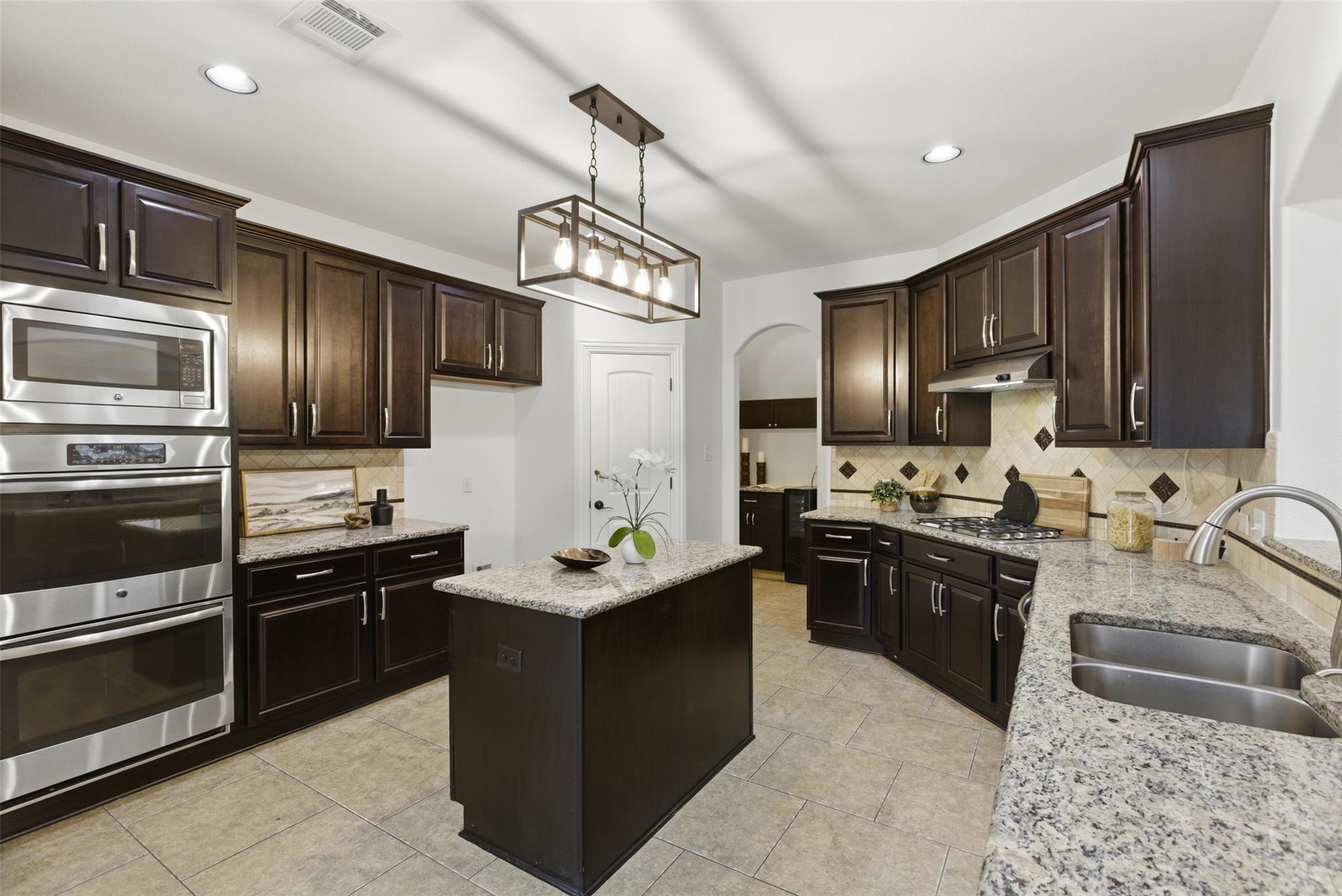 1126 Enclave Way, Hutto, TX 78634