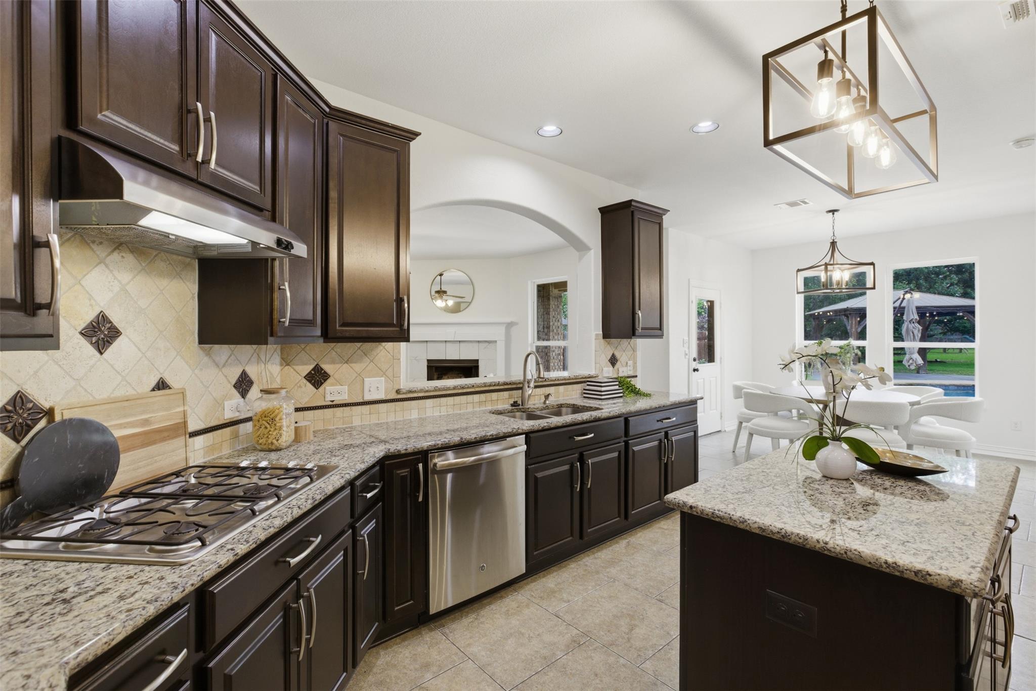 1126 Enclave Way, Hutto, TX 78634