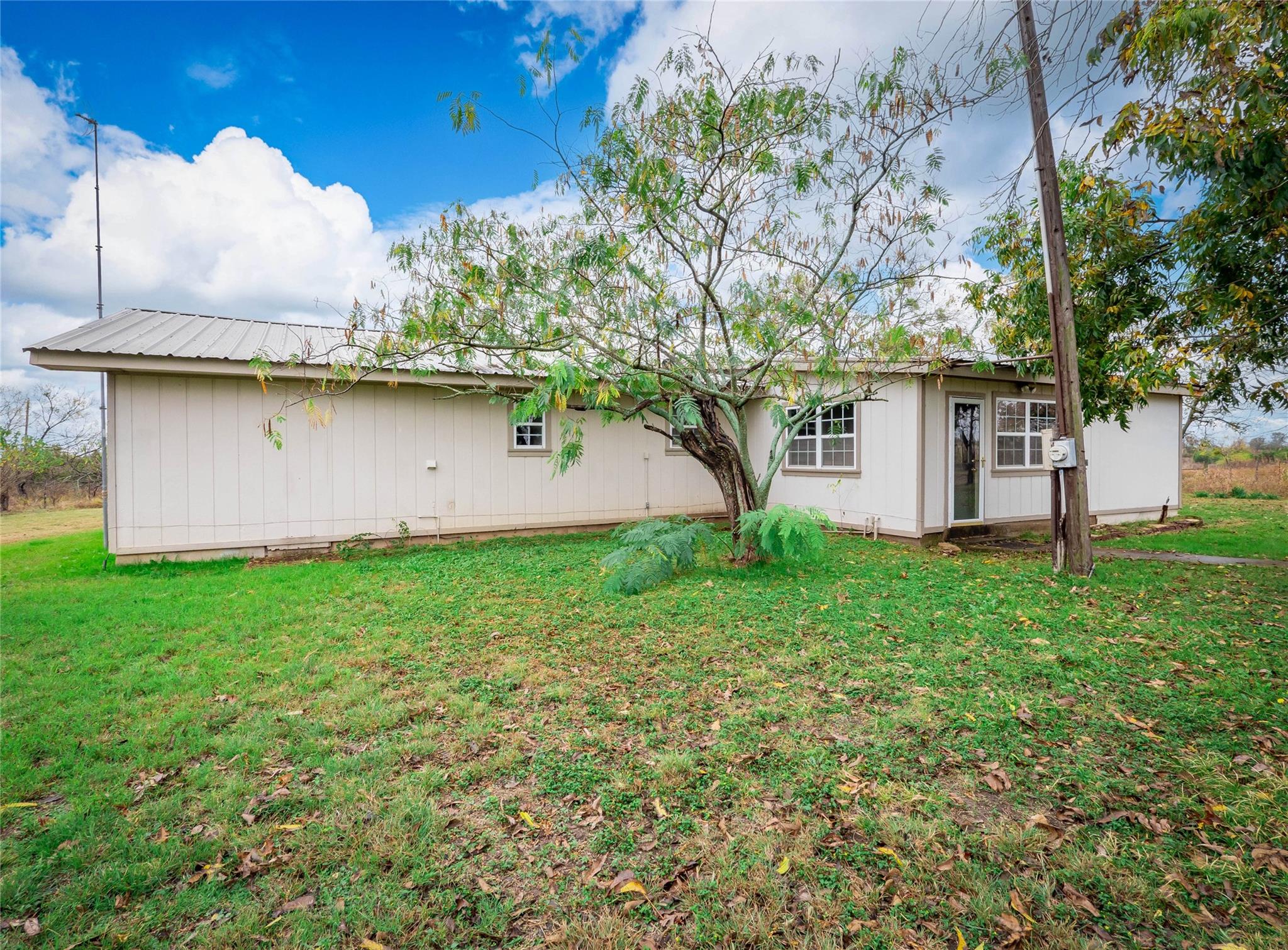 1350 County Road 414, Jonesboro, TX 76538