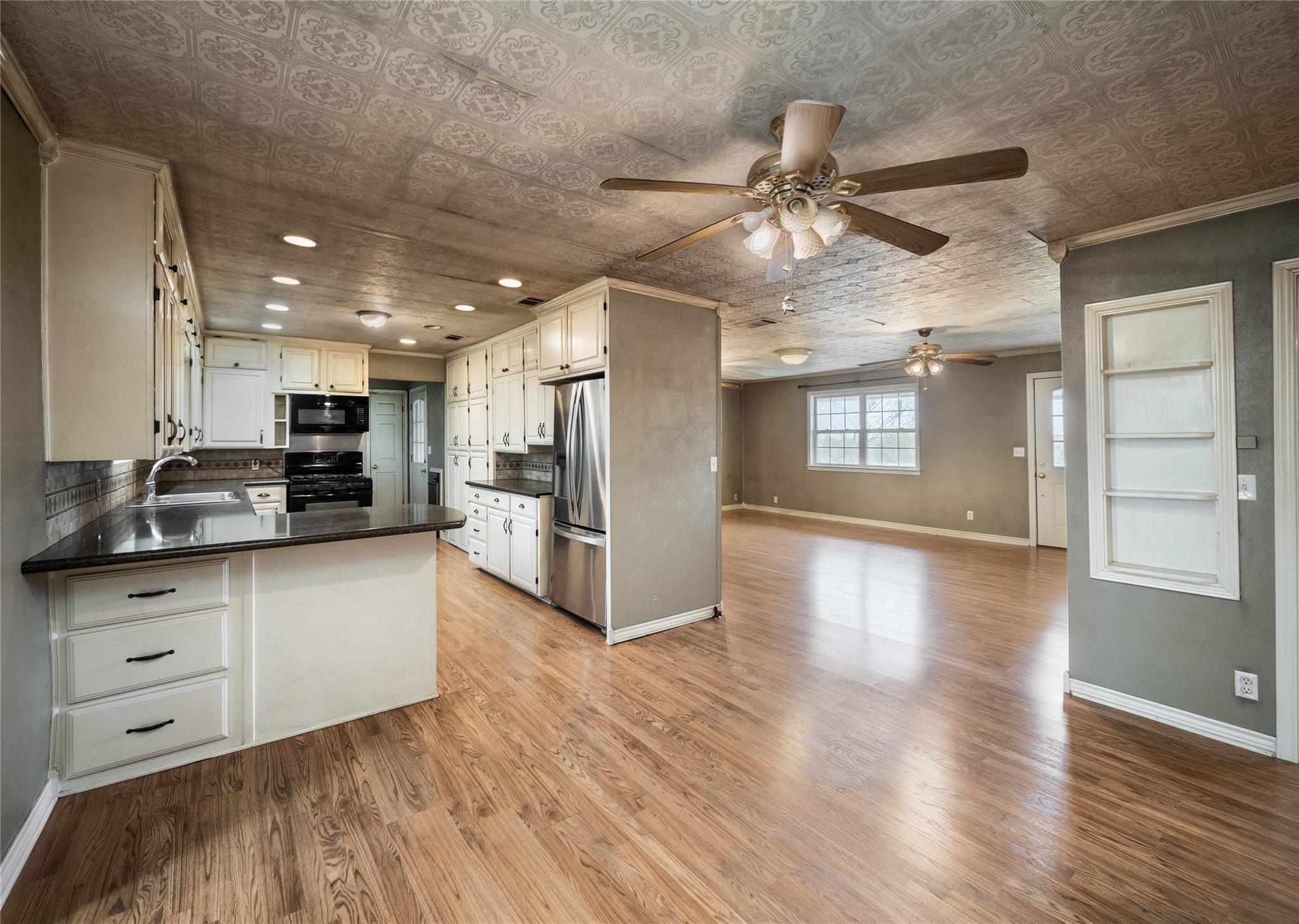 1350 County Road 414, Jonesboro, TX 76538