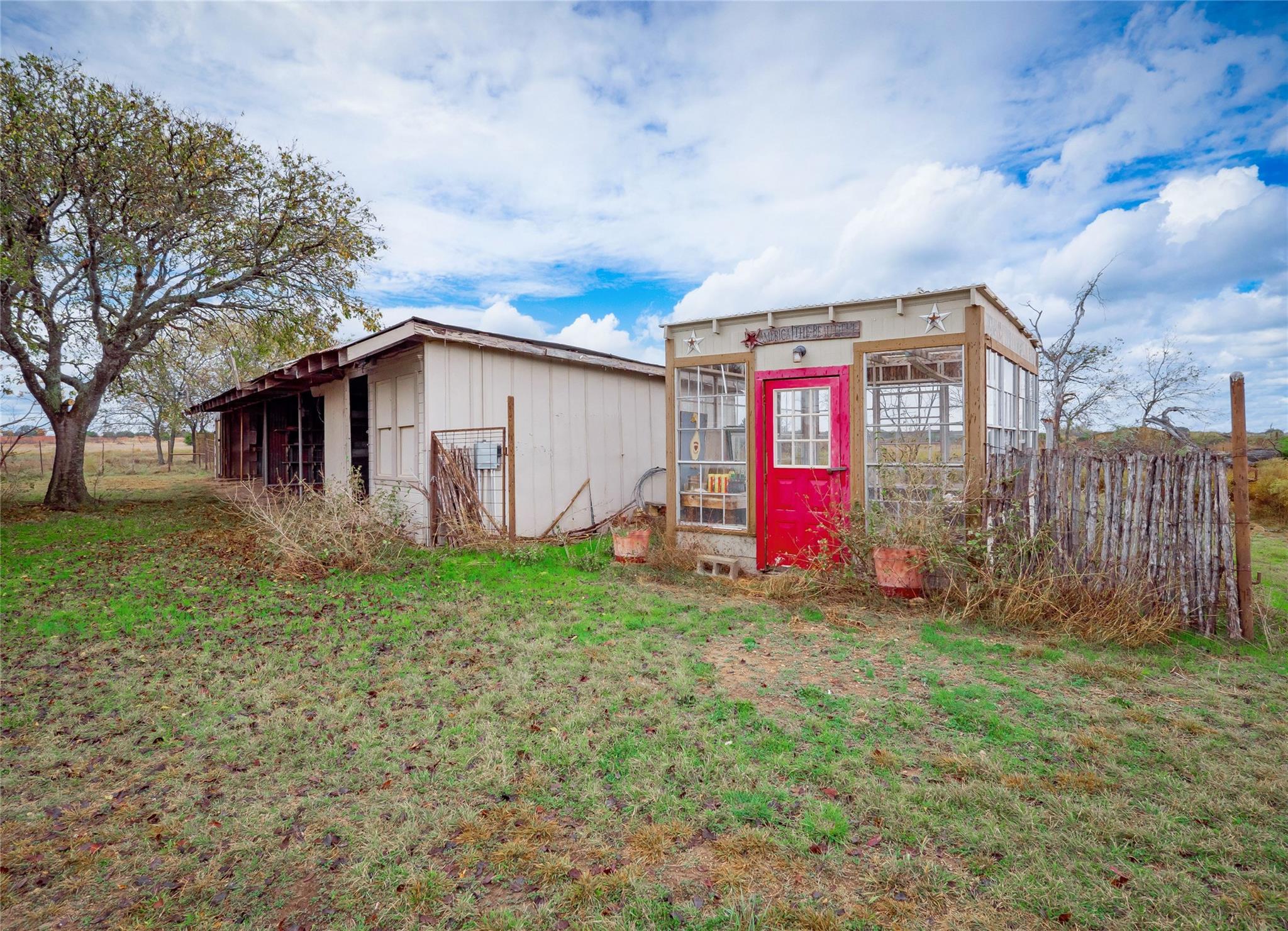 1350 County Road 414, Jonesboro, TX 76538
